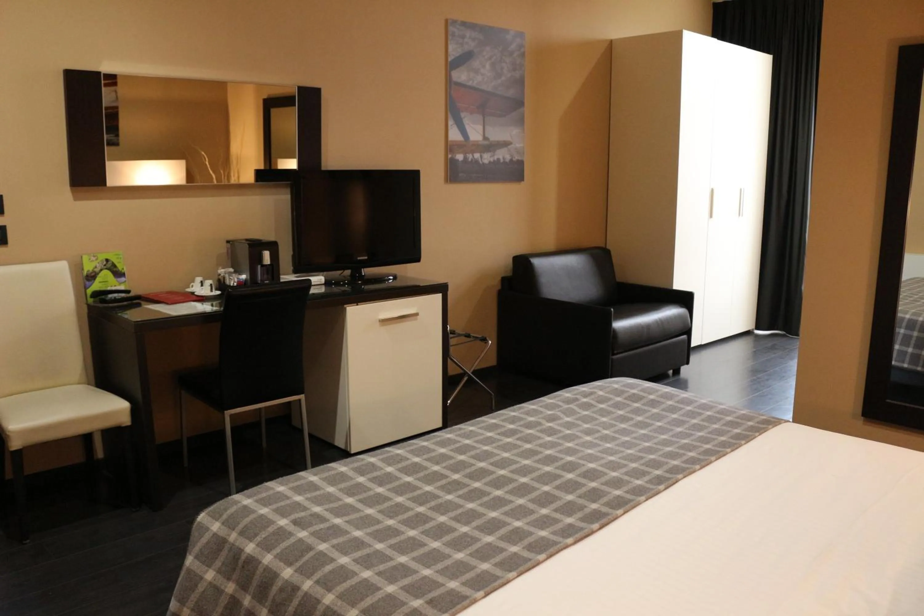 Photo of the whole room, Bed in Hotel Garibaldi