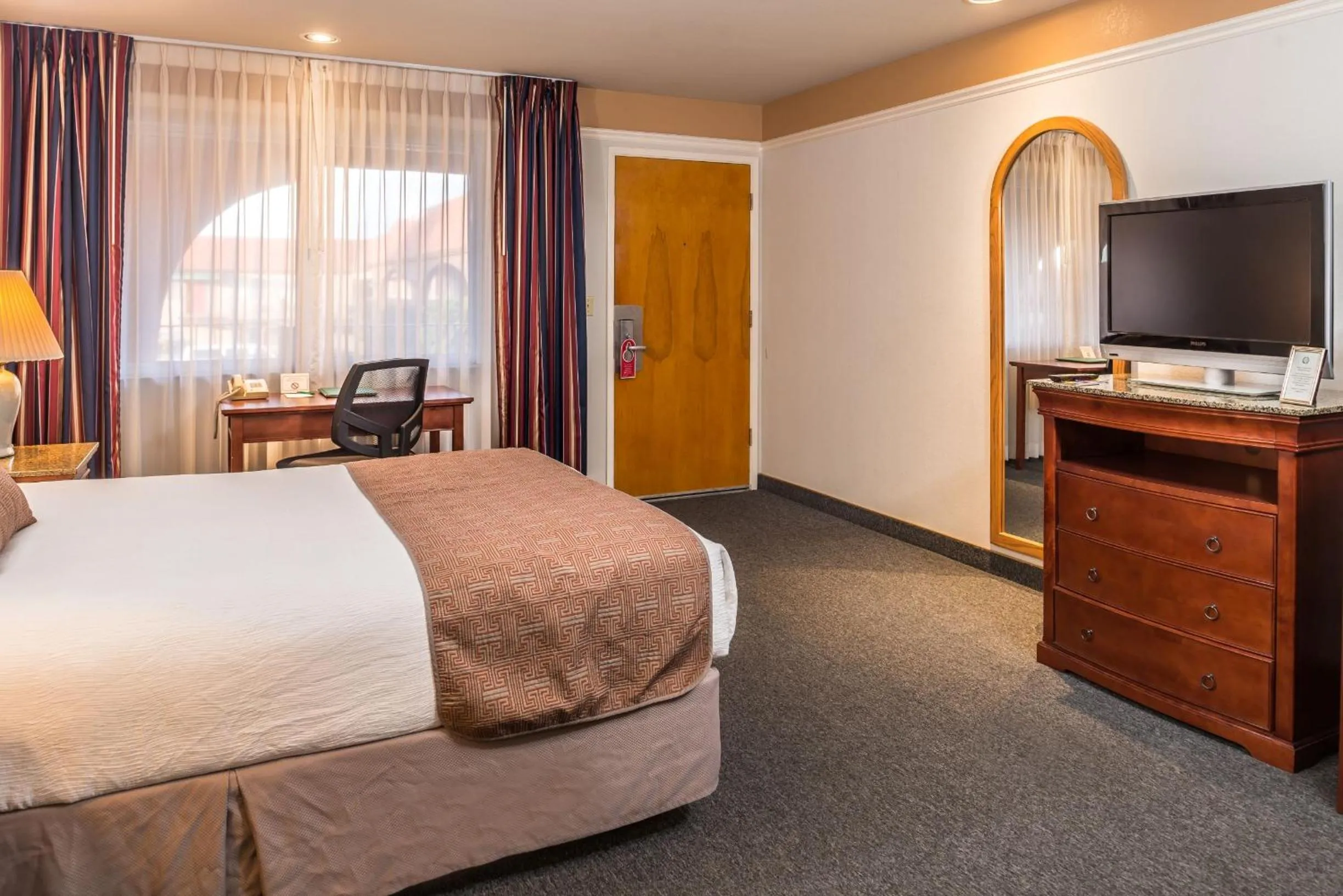 Bed in Laurel Inn & Conference Center