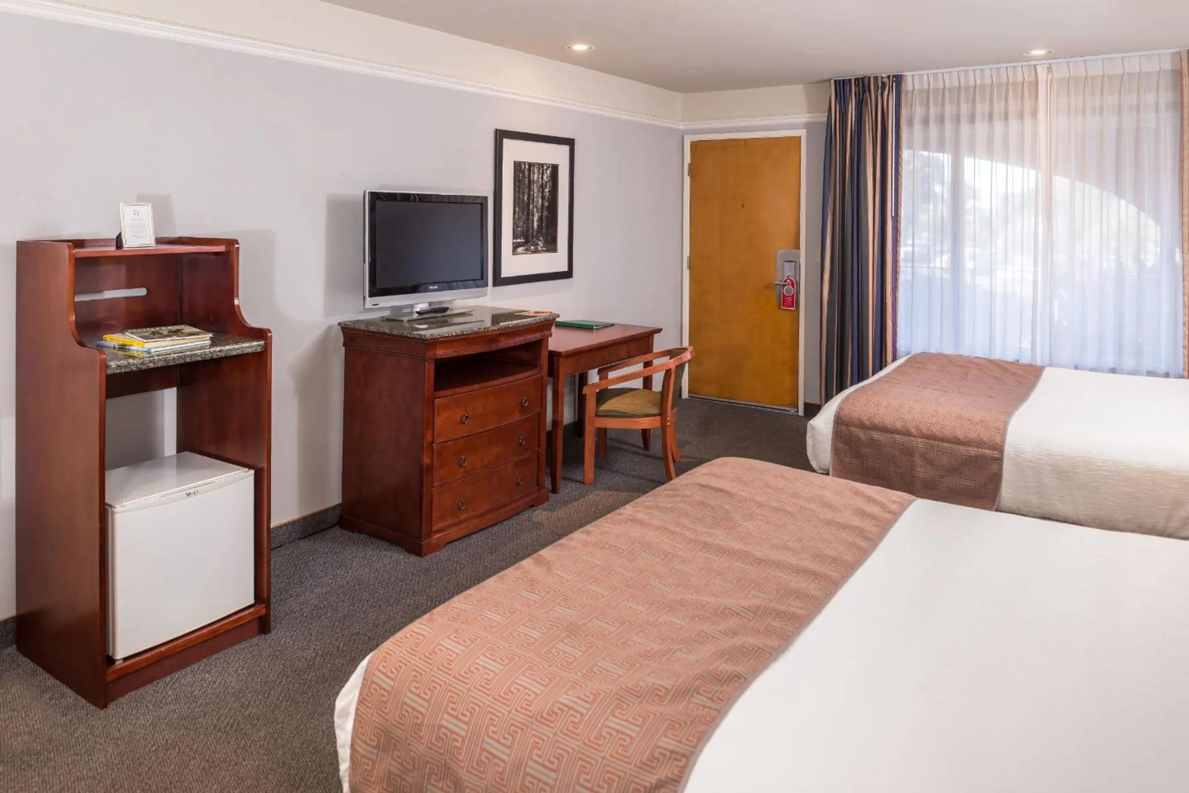 Bed in Laurel Inn & Conference Center