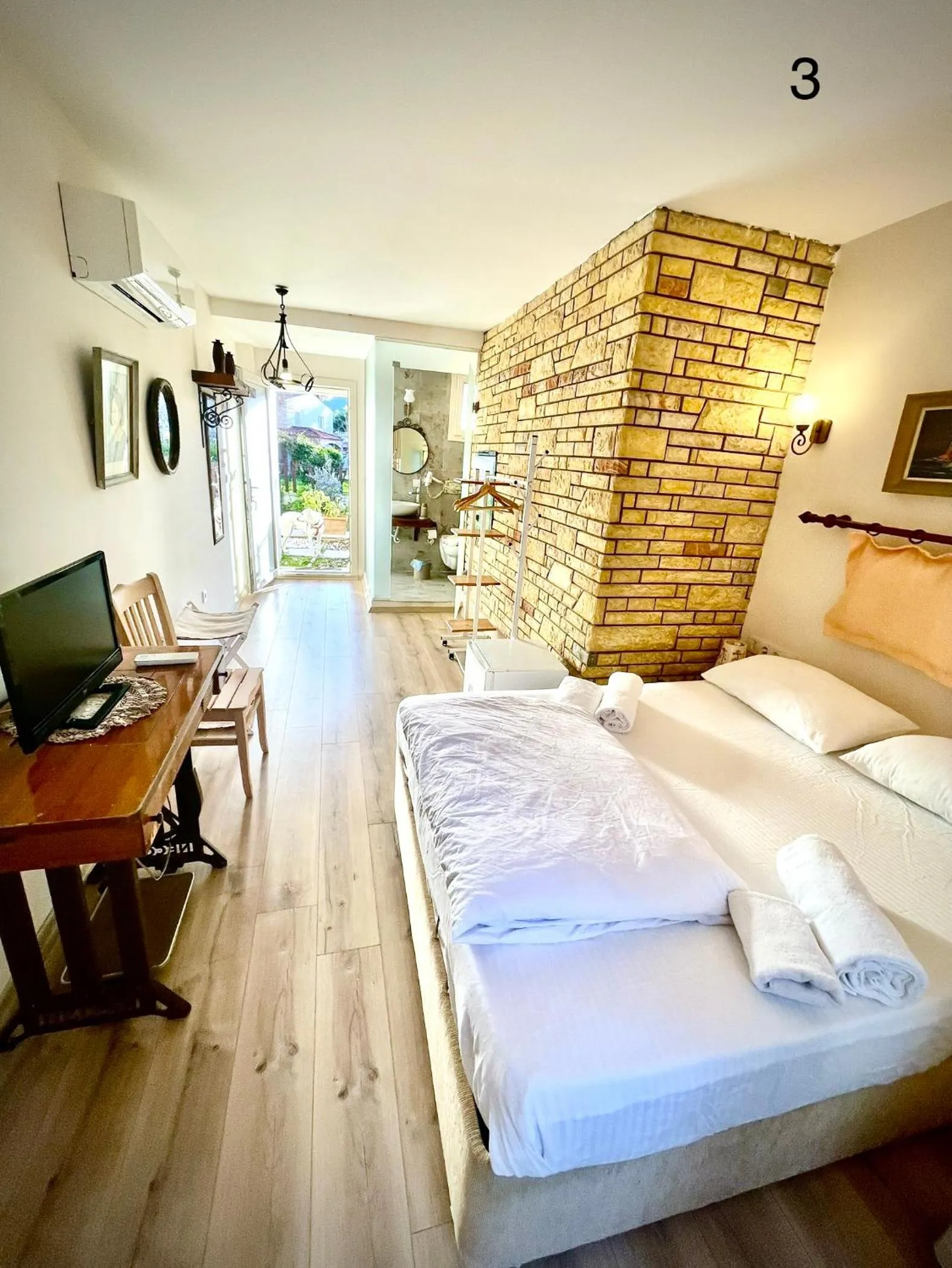 Guests, Bed in Destina Hotel