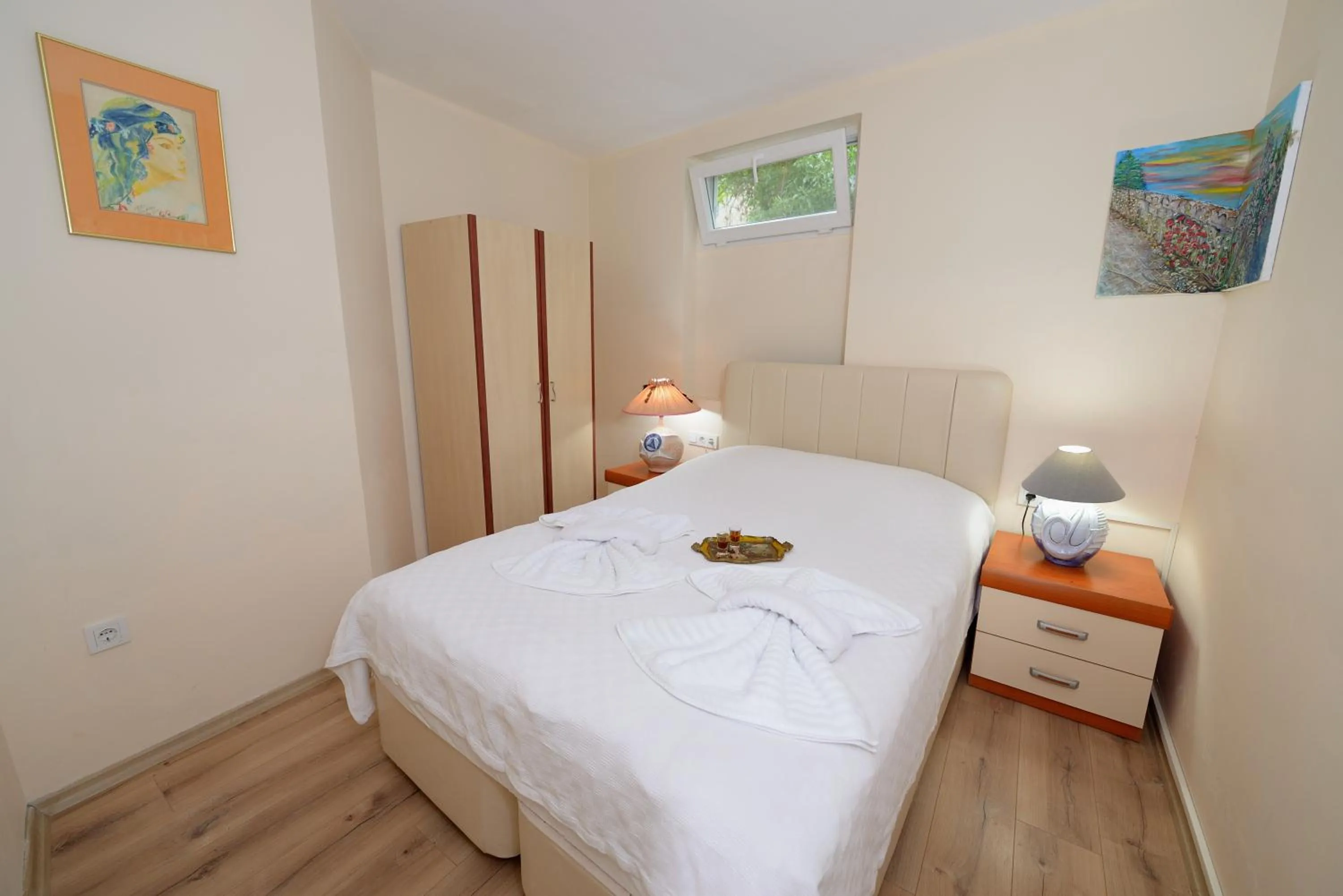 Bedroom, Bed in Destina Hotel