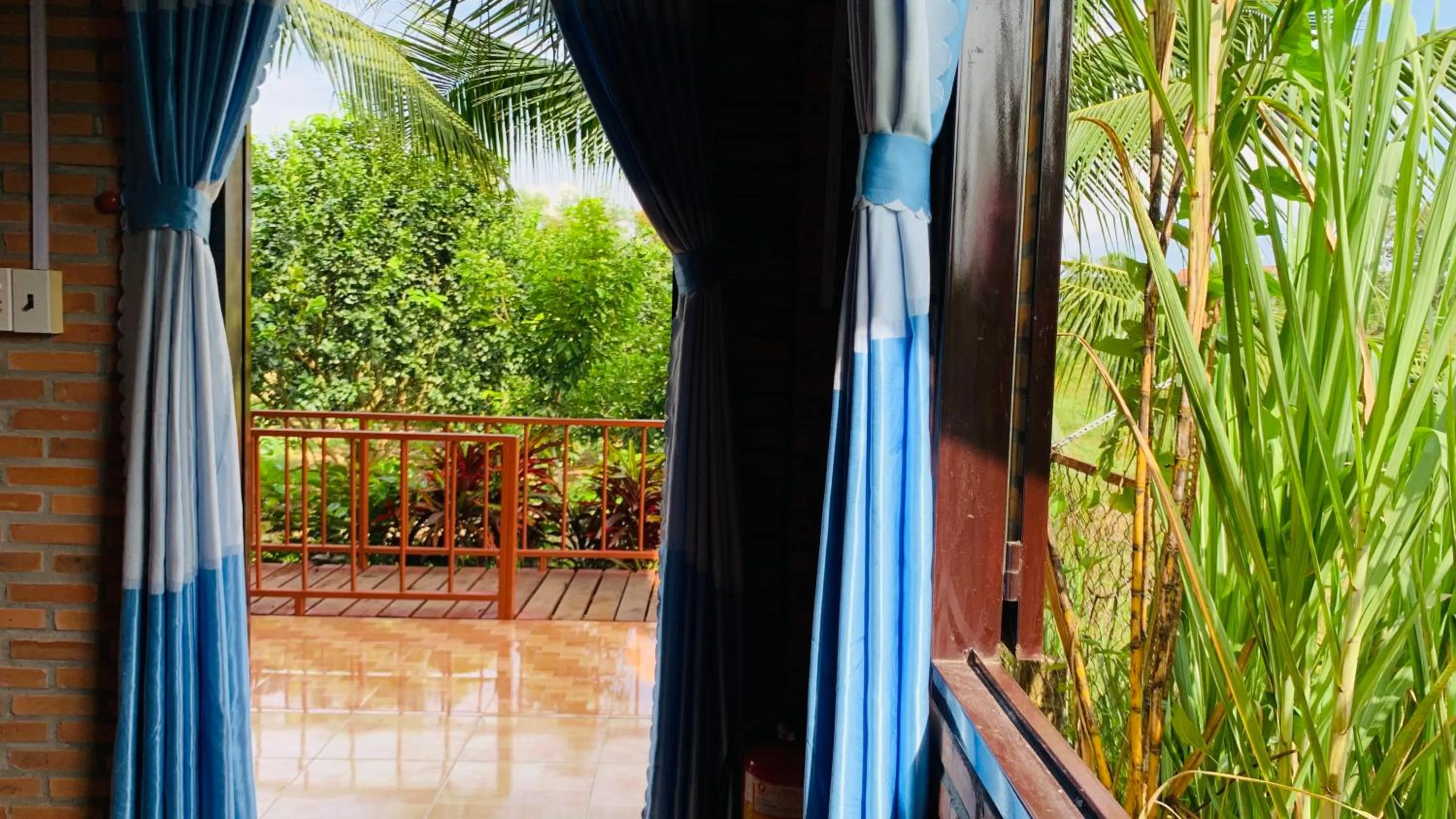 Gibbon Singing Home Stay