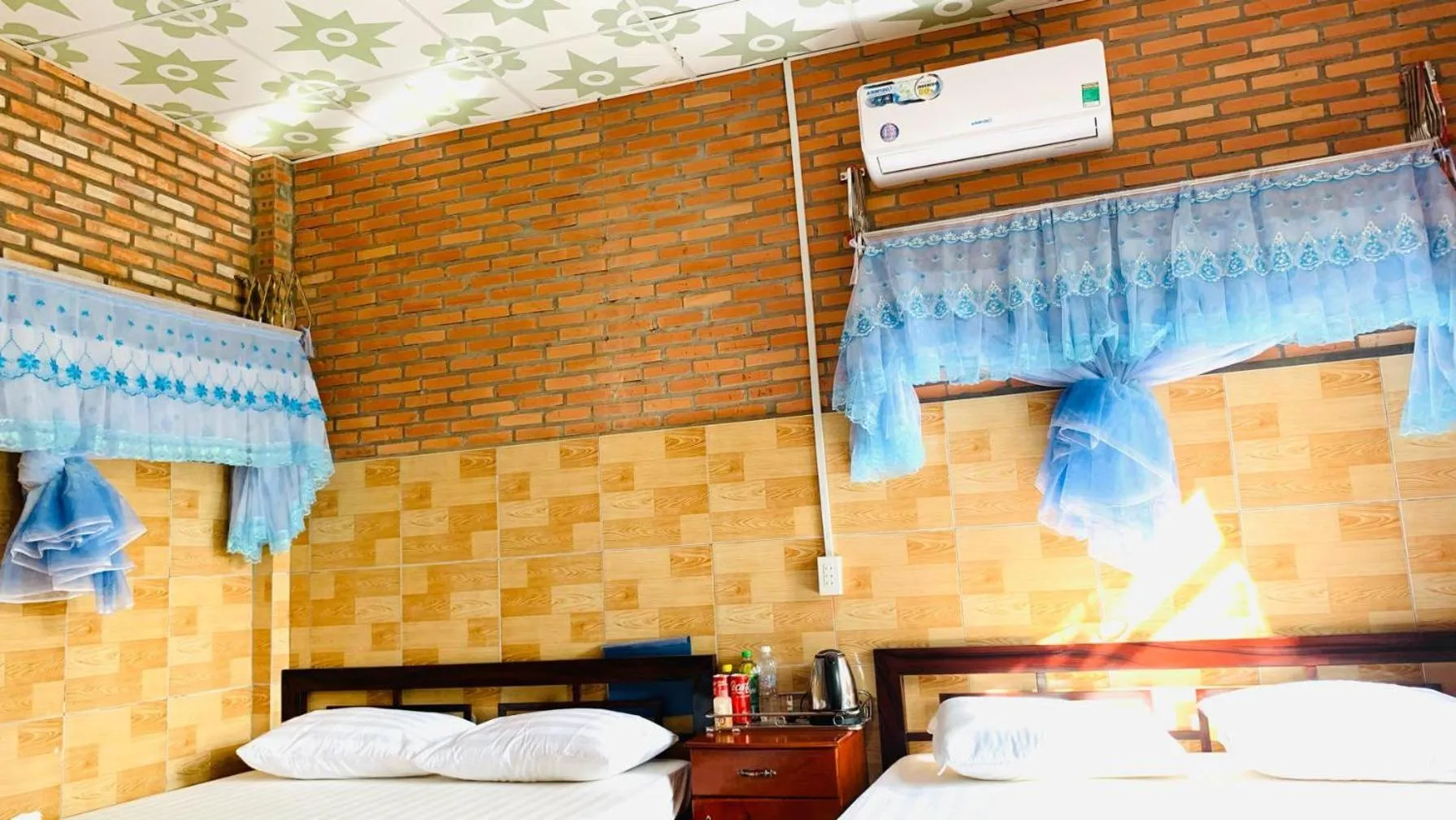 Gibbon Singing Home Stay