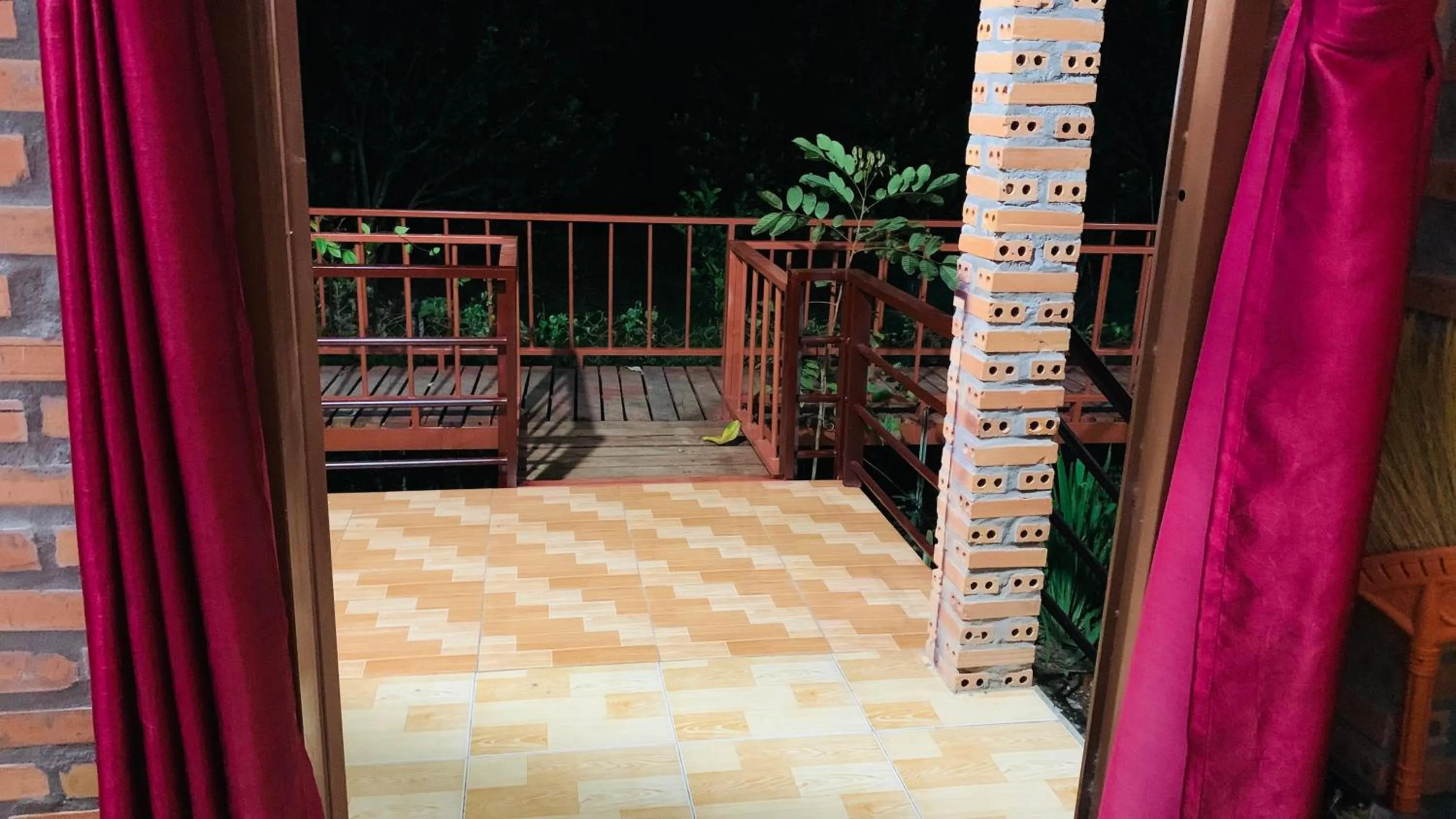 Gibbon Singing Home Stay