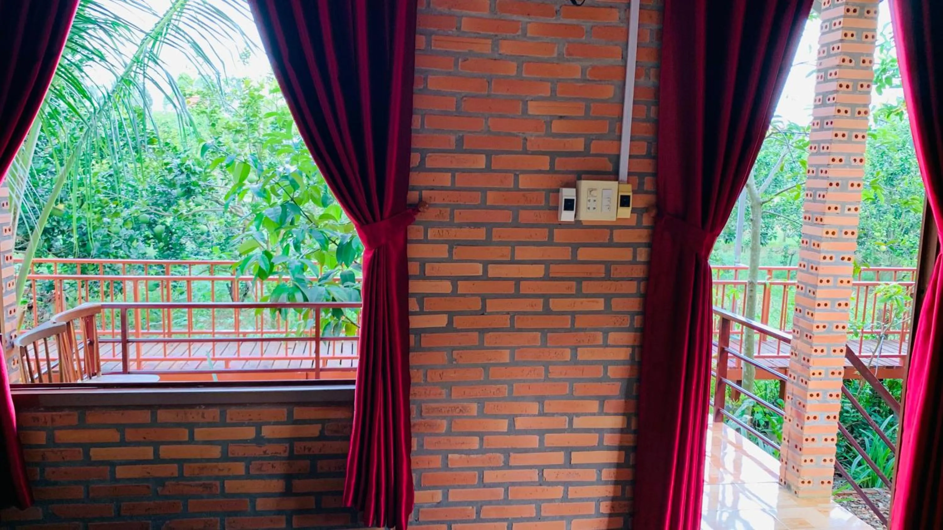 Gibbon Singing Home Stay