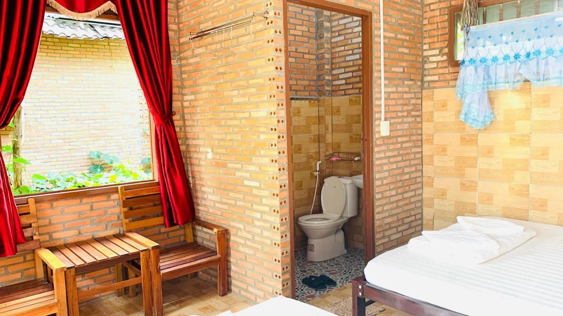 Bed in Gibbon Singing Home Stay