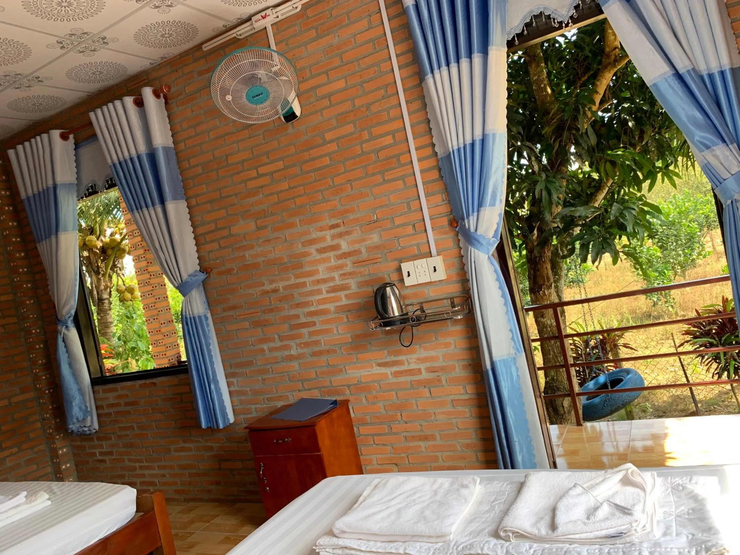 Bed in Gibbon Singing Home Stay