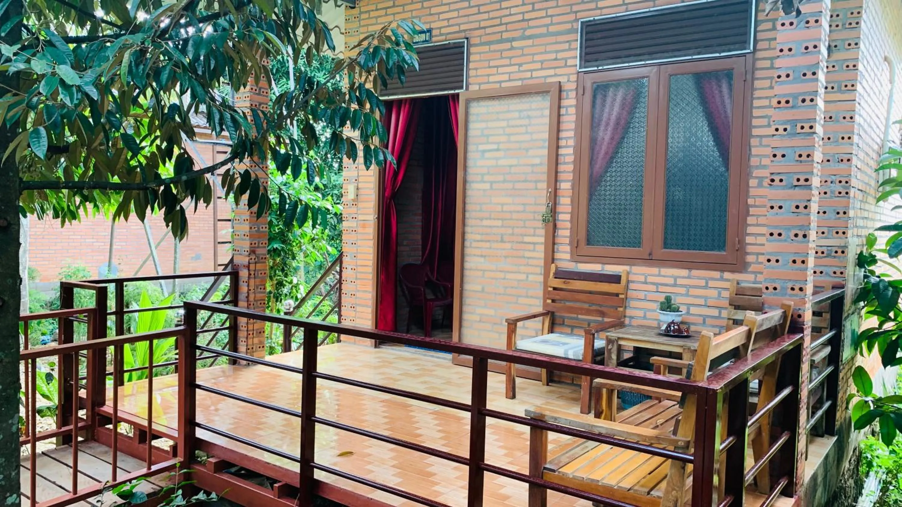 Gibbon Singing Home Stay