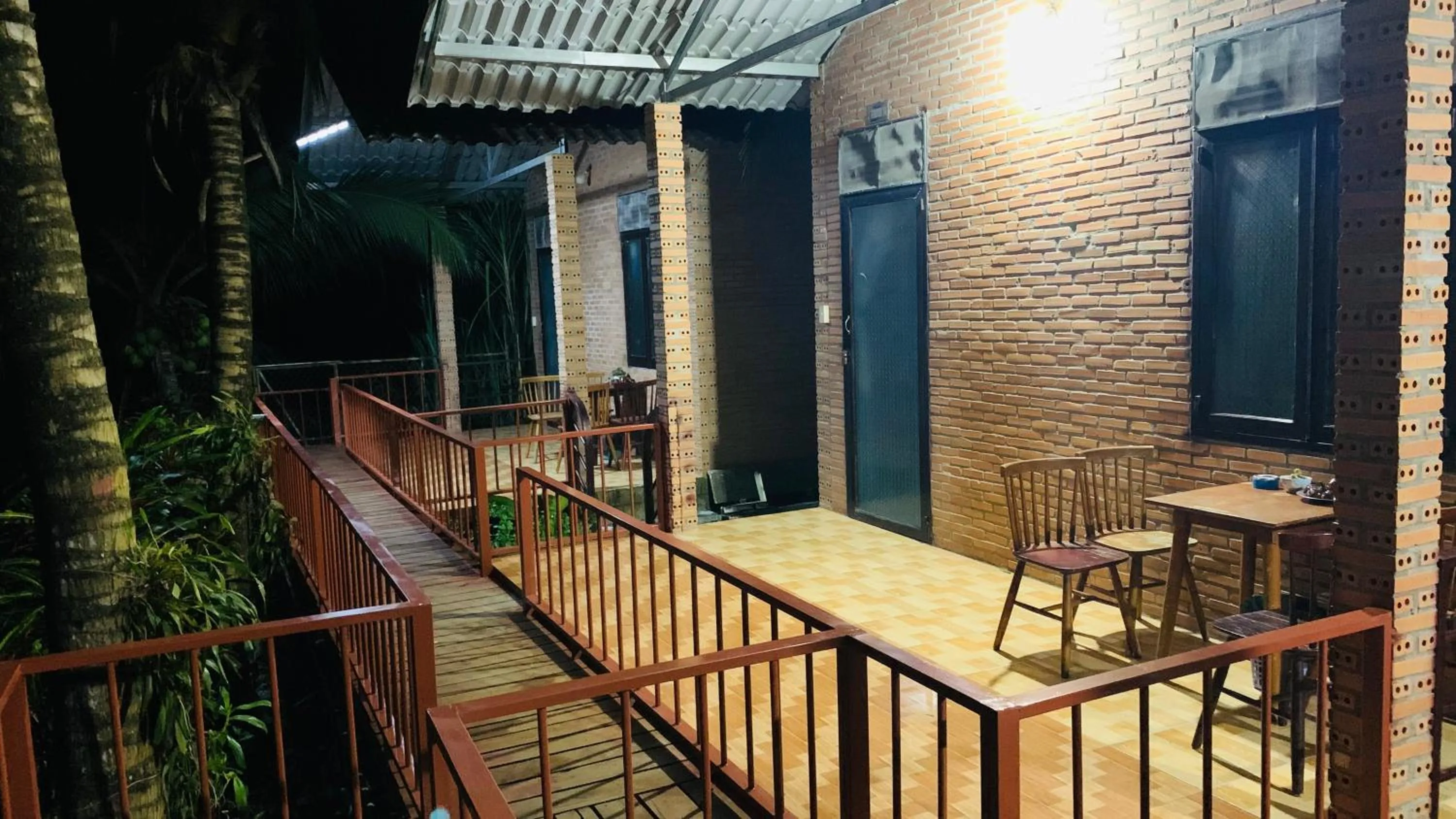 Gibbon Singing Home Stay