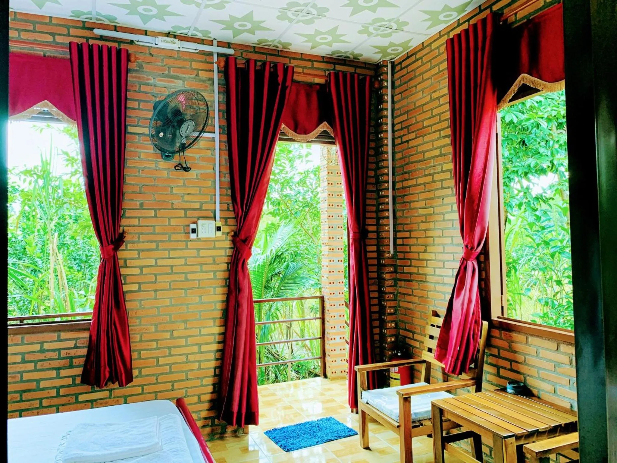 Bed in Gibbon Singing Home Stay