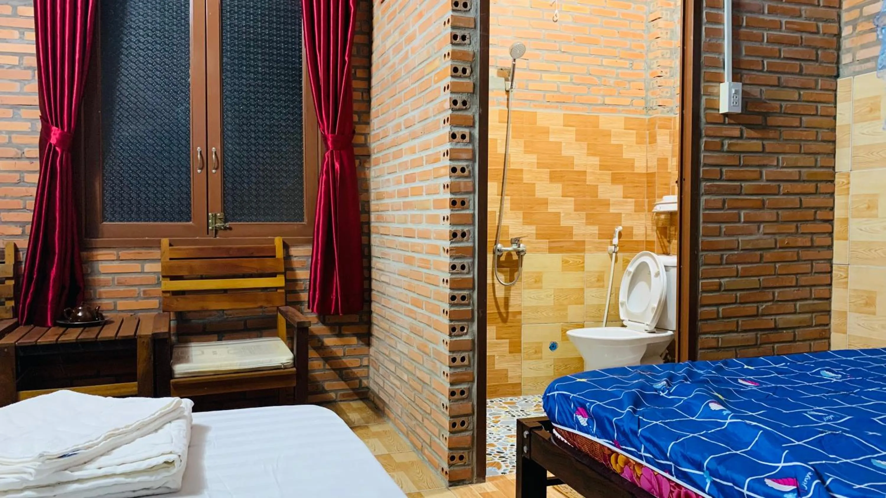 Bed in Gibbon Singing Home Stay