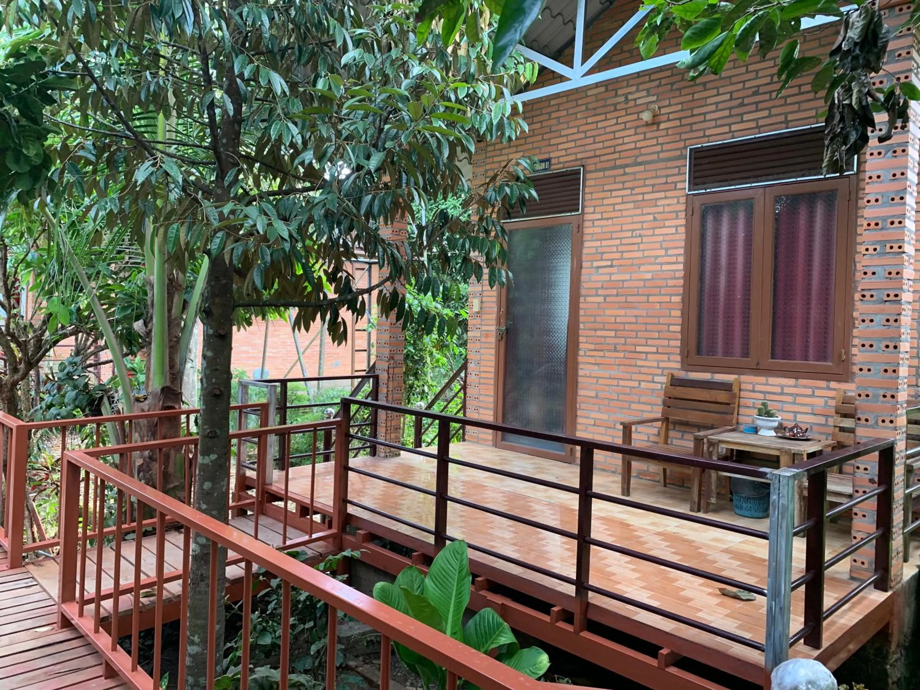 Gibbon Singing Home Stay