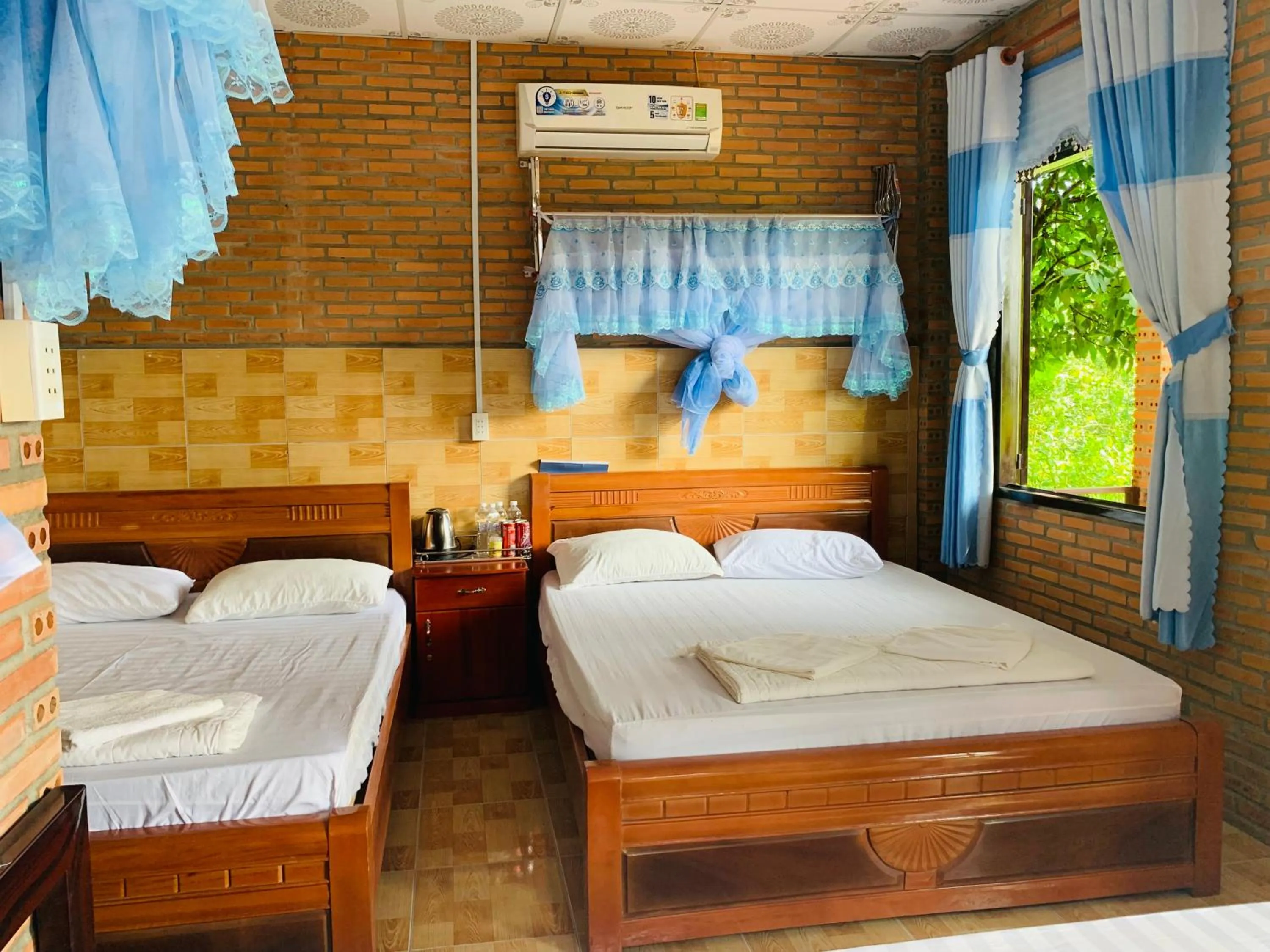 Bed in Gibbon Singing Home Stay
