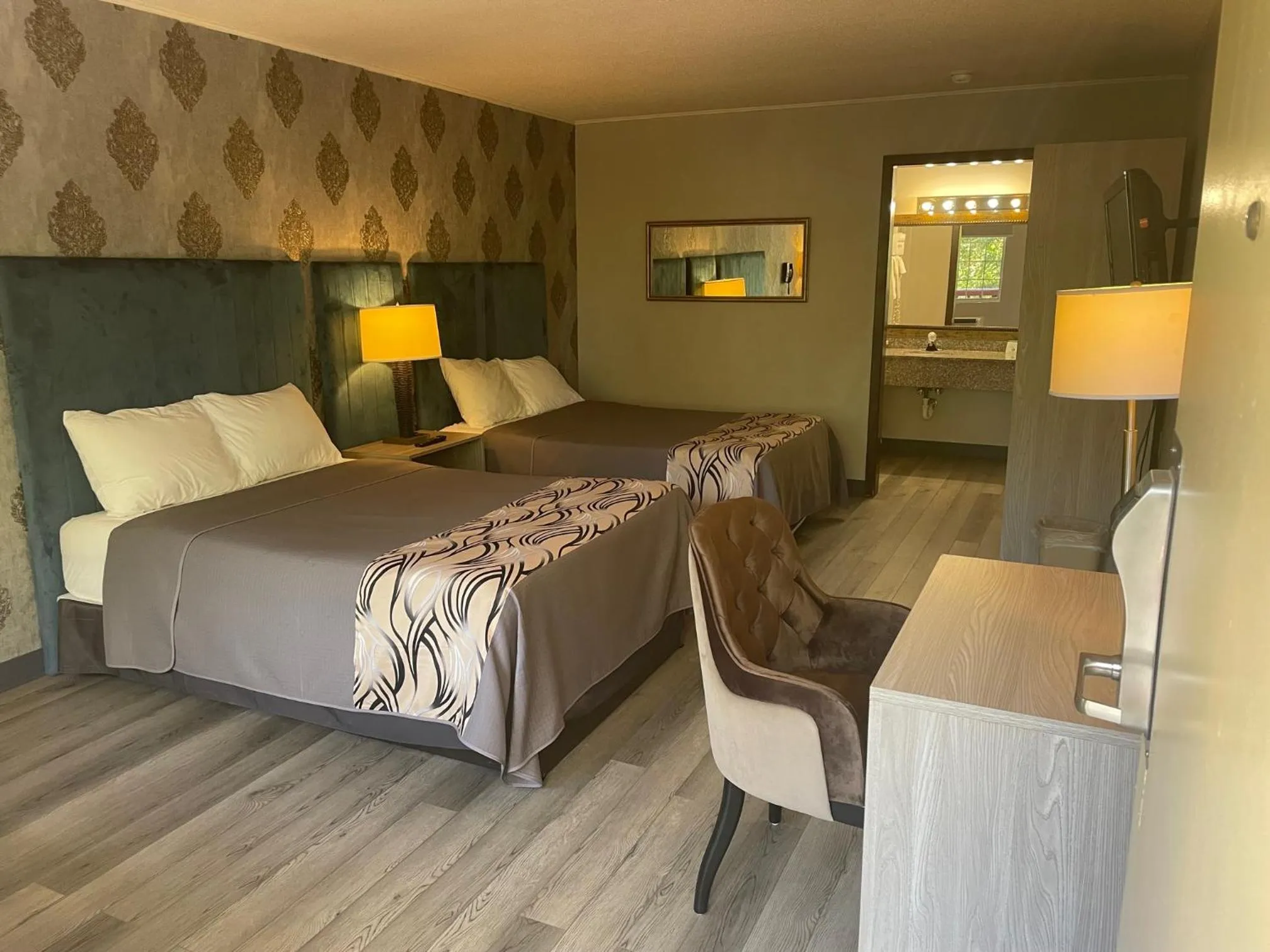 Bed in Village Inn of Hardy