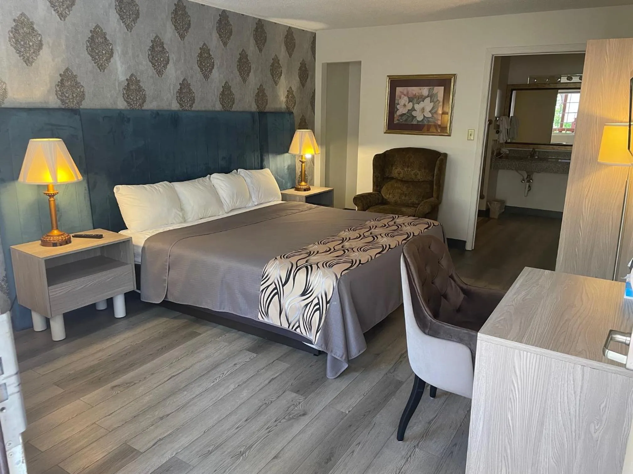 Bed in Village Inn of Hardy