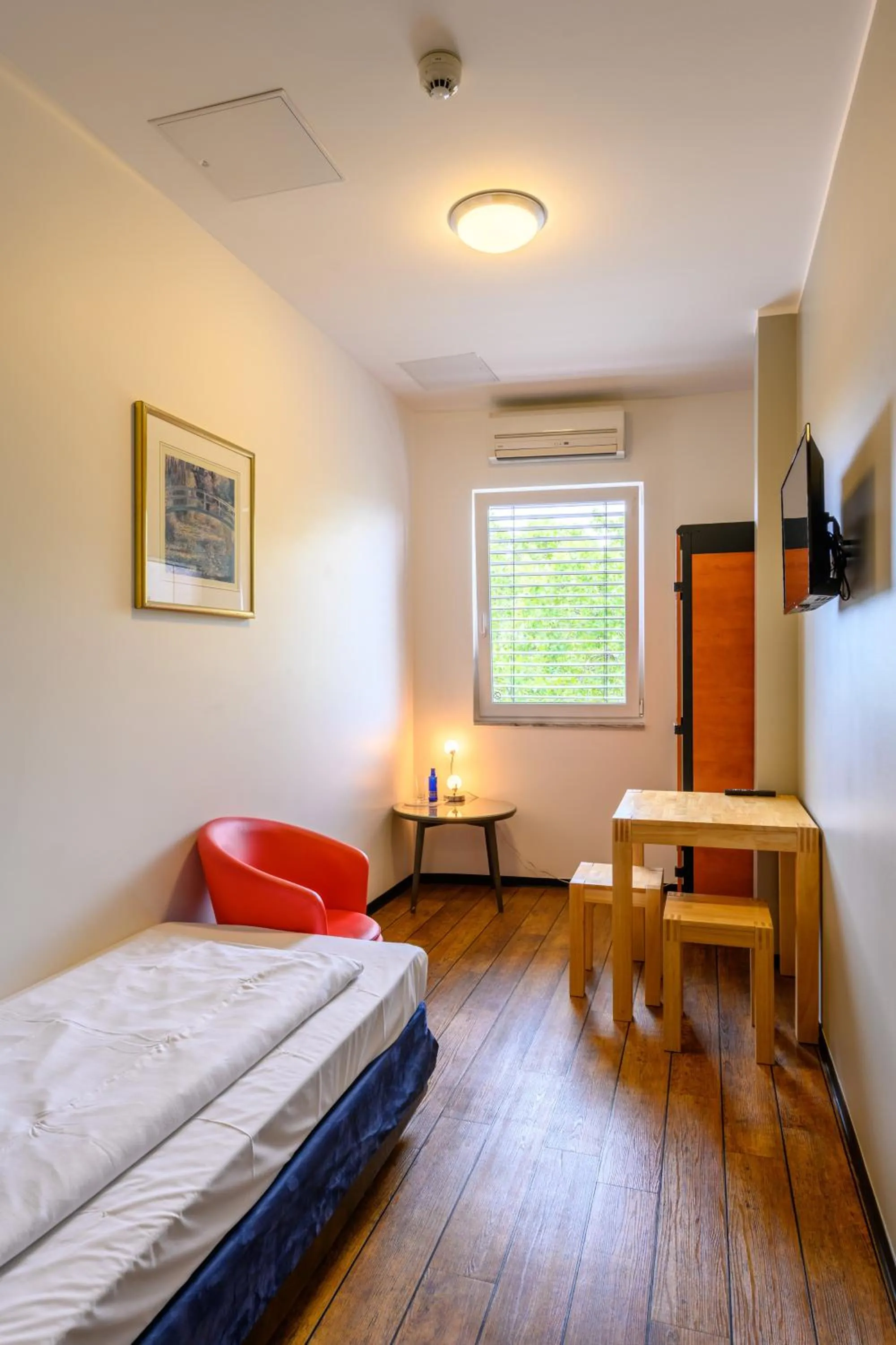 Photo of the whole room, Bed in Art Rock Downtown Hotel