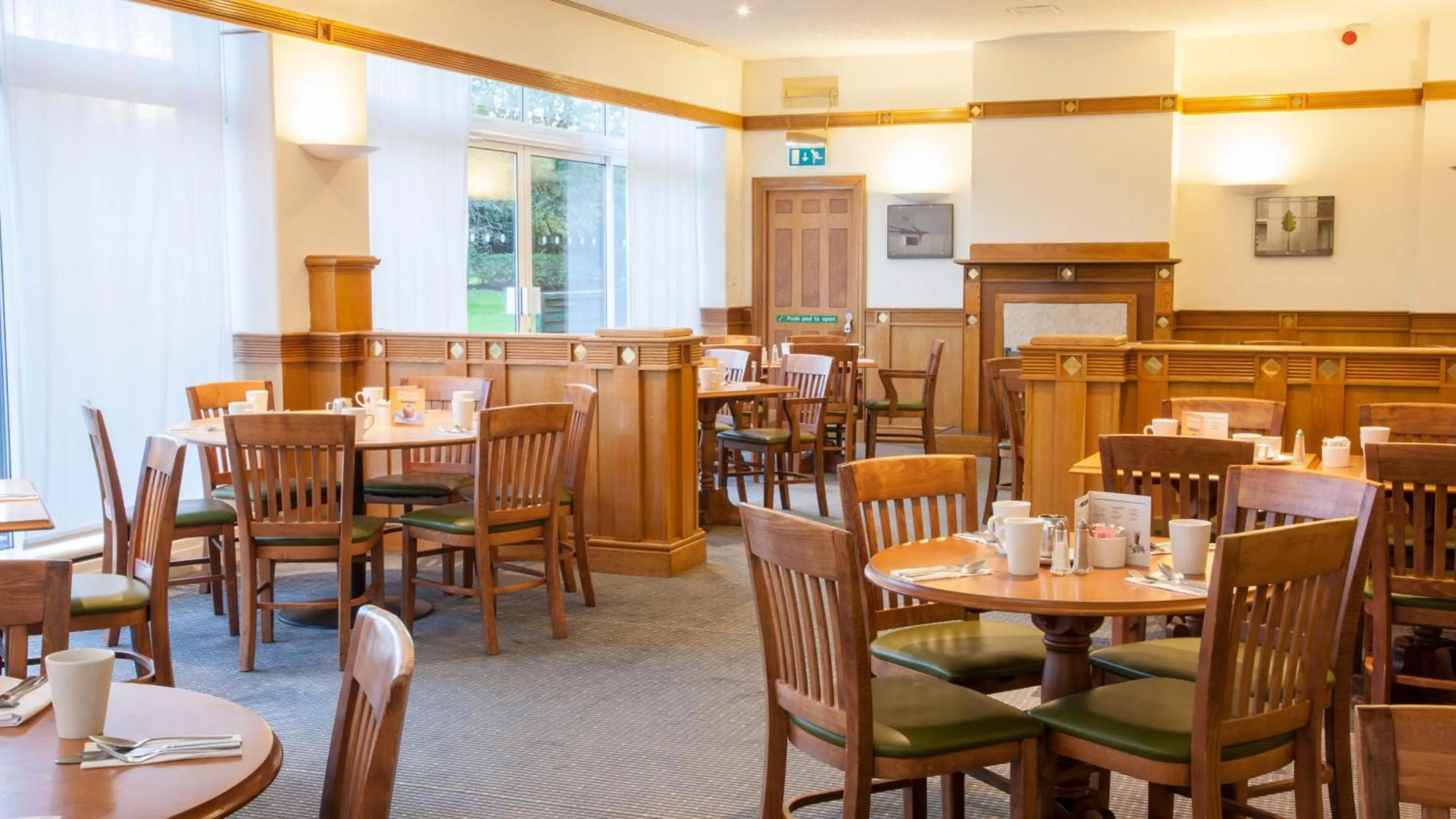 Restaurant/places to eat in Holiday Inn Washington by IHG