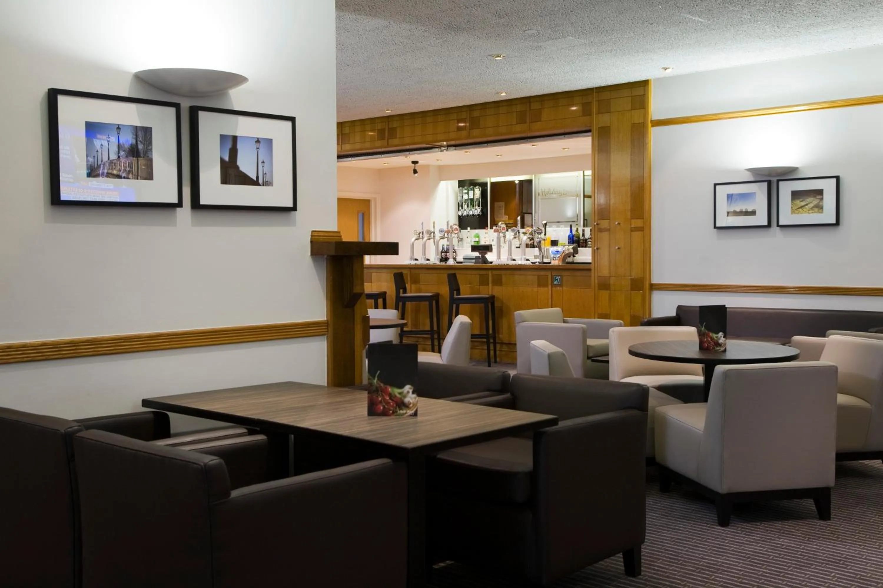 Lounge or bar in Holiday Inn Washington by IHG