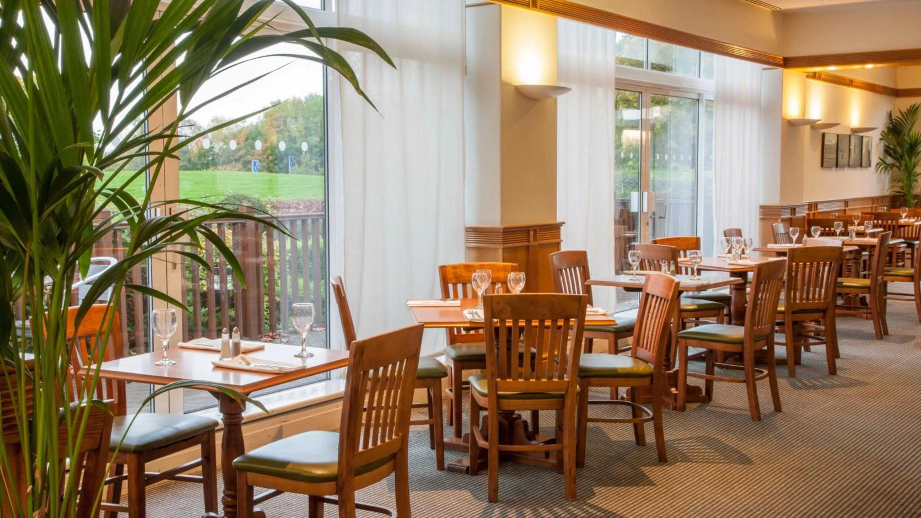 Restaurant/places to eat in Holiday Inn Washington by IHG