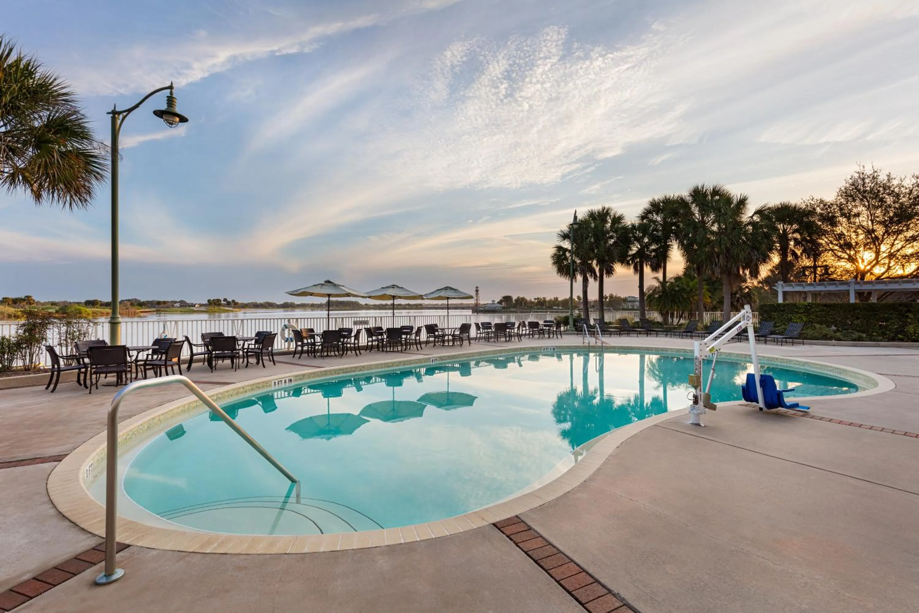 Swimming pool in The Waterfront Inn