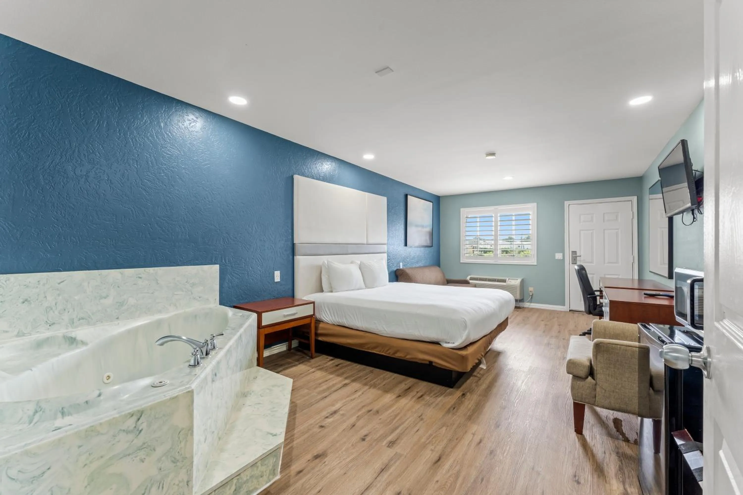 Bed in Executive Inn & Suites Magnolia