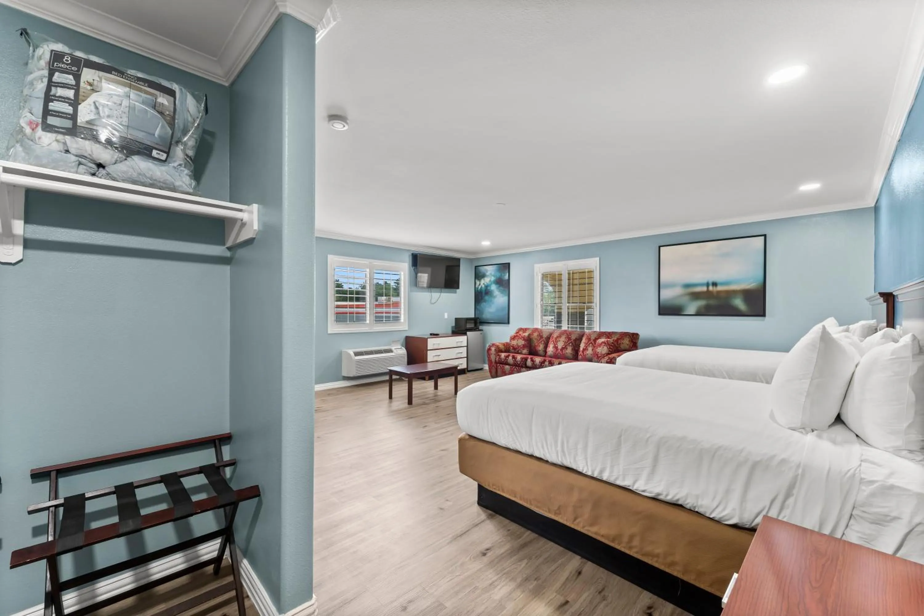 Bed in Executive Inn & Suites Magnolia