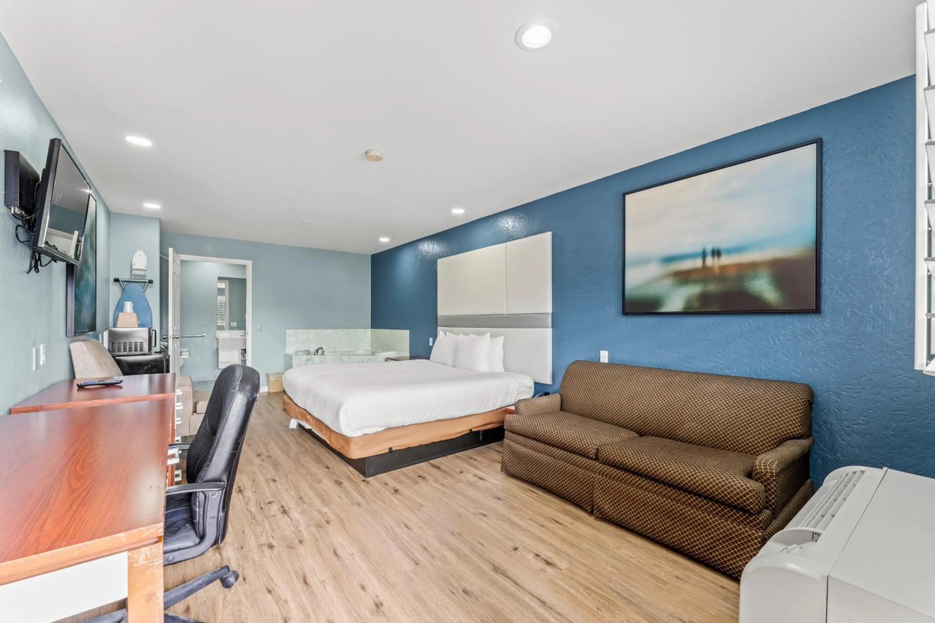 Bed in Executive Inn & Suites Magnolia