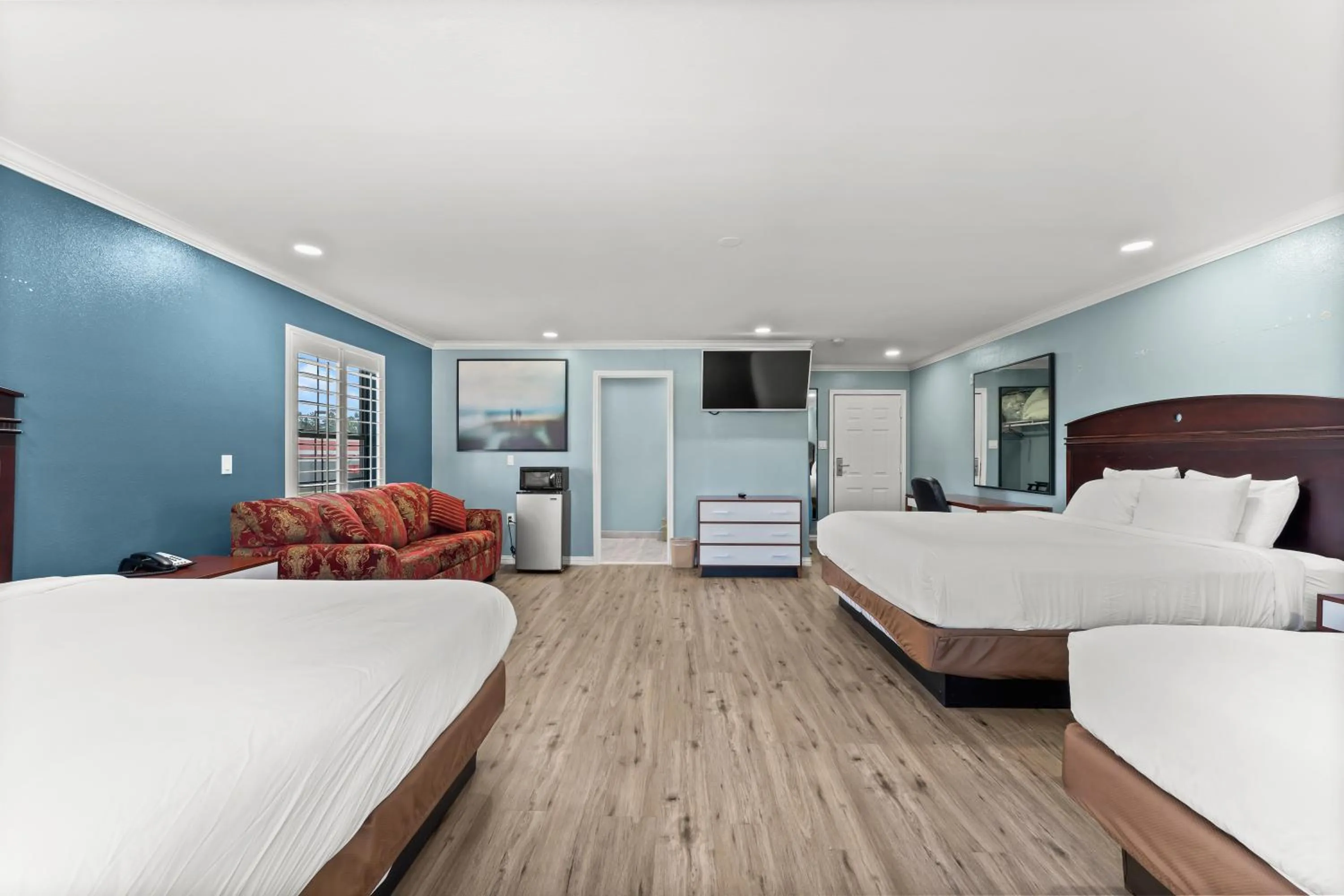 Bed in Executive Inn & Suites Magnolia