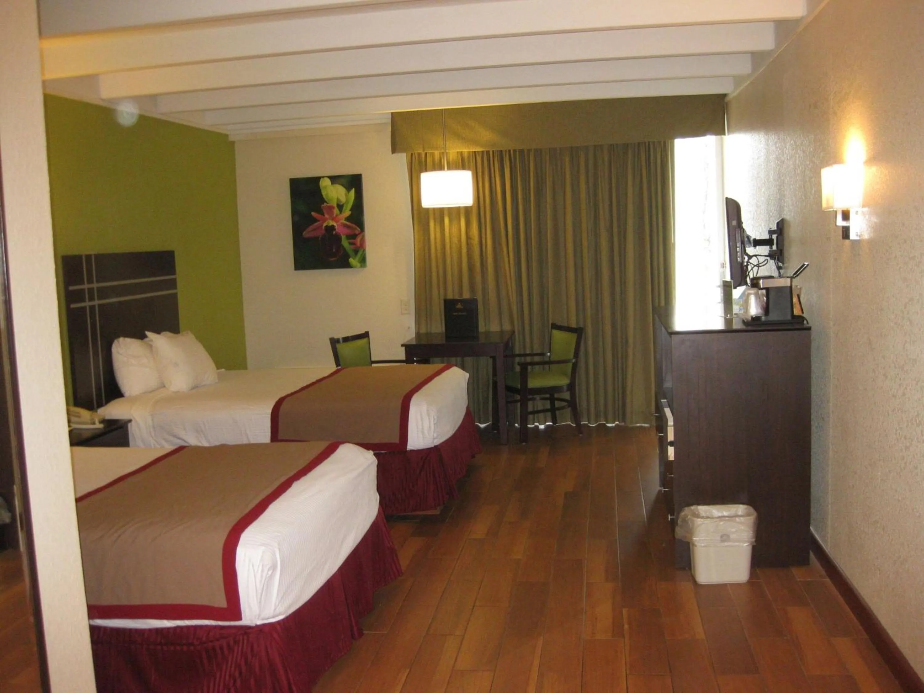 Photo of the whole room in Best Western Orlando West