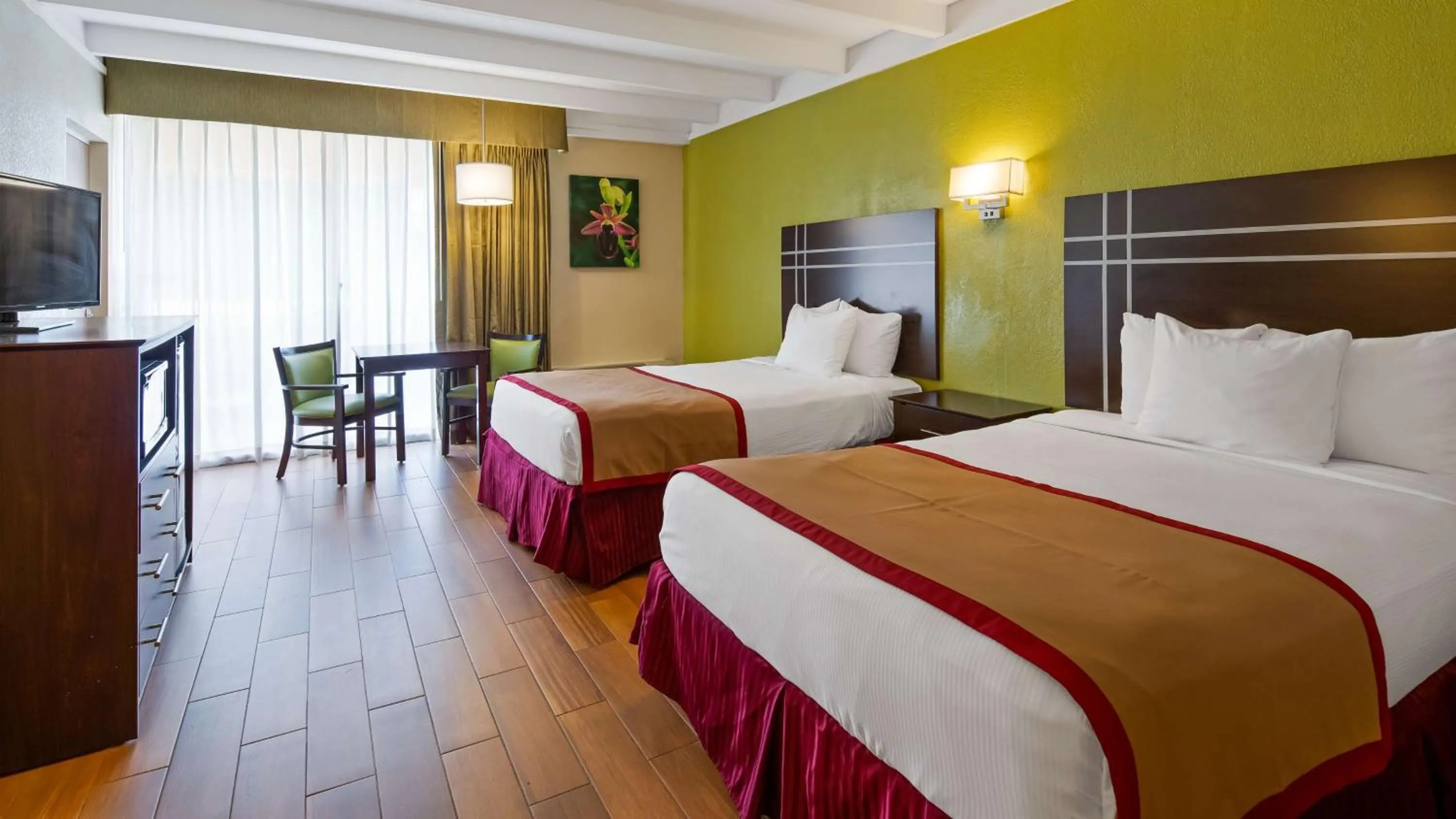 Bedroom in Best Western Orlando West