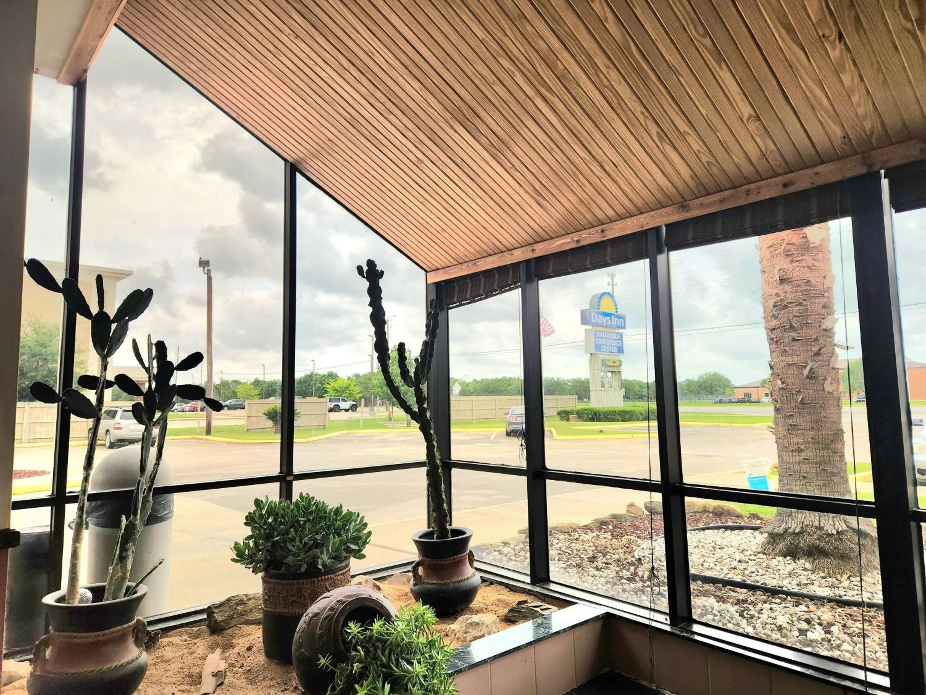 Lobby or reception in Days Inn by Wyndham Bay City