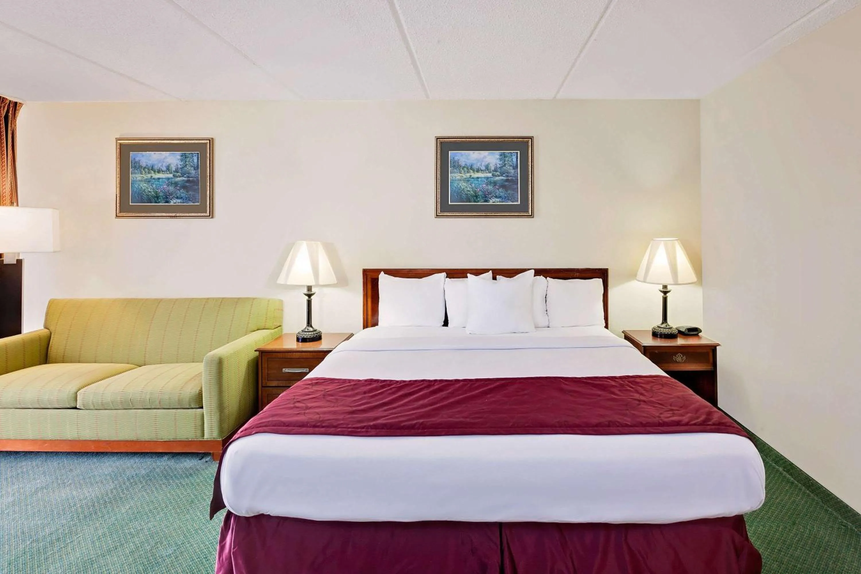 Photo of the whole room, Bed in Days Inn by Wyndham Bay City