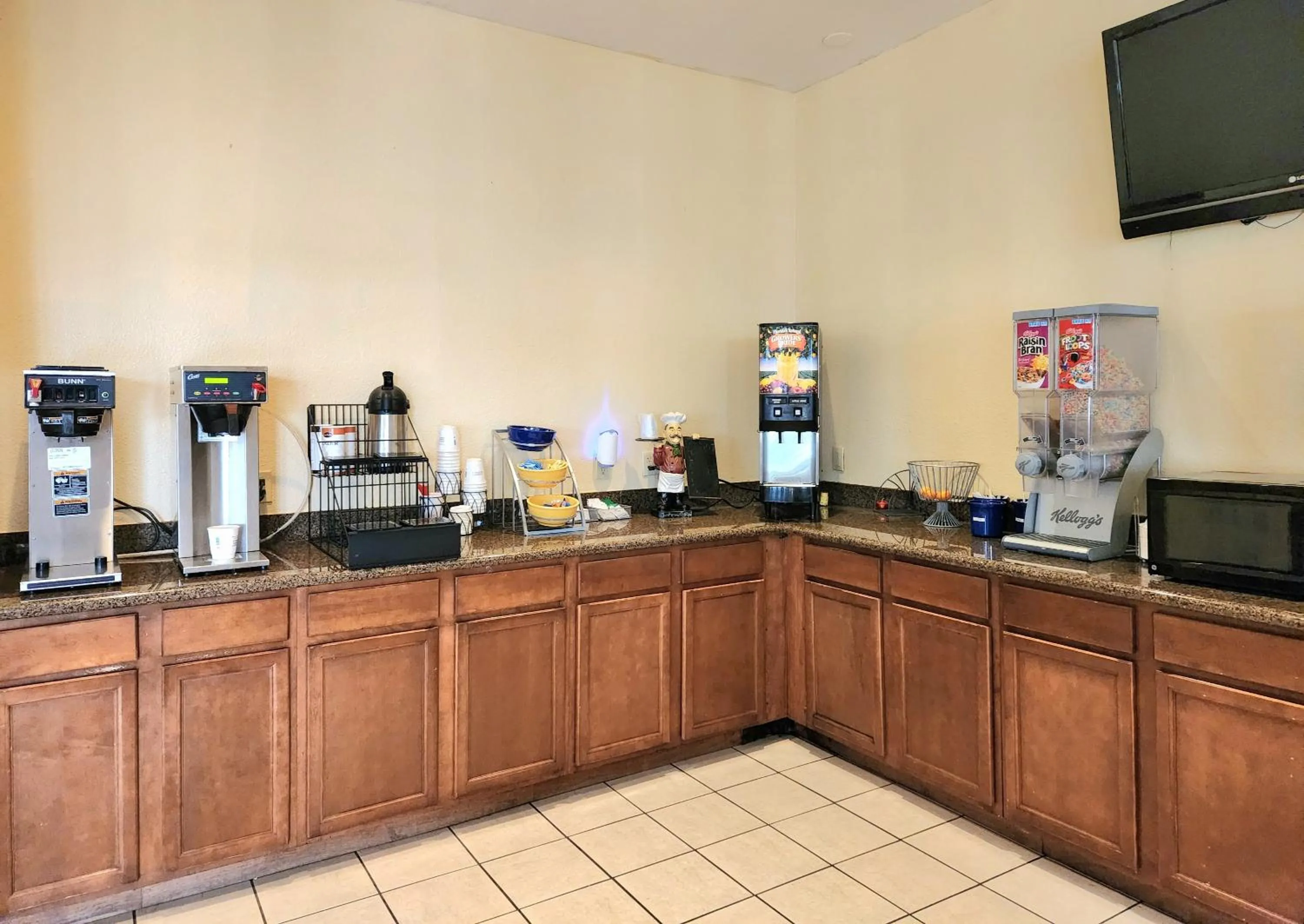 Breakfast in Days Inn by Wyndham Bay City