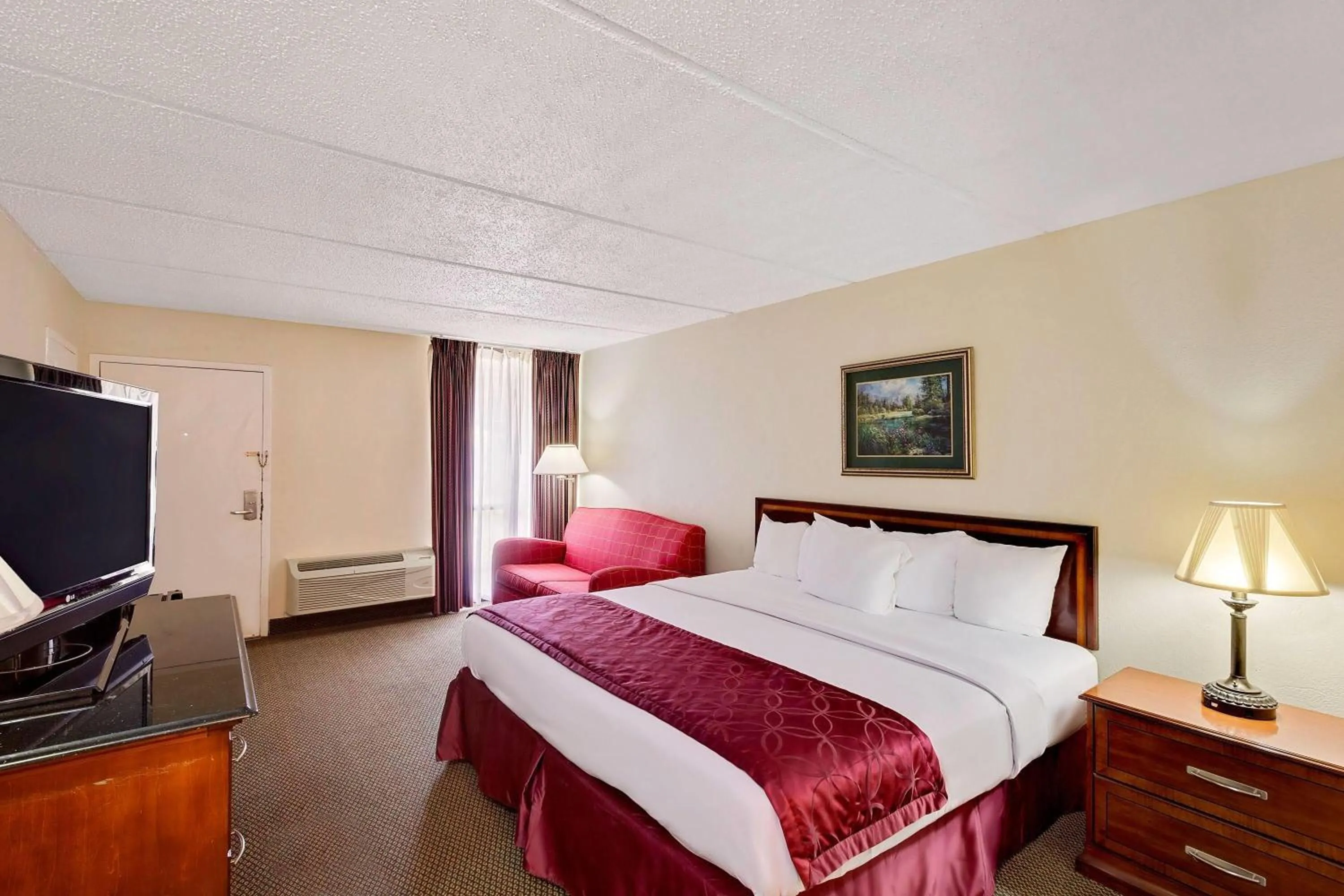 Photo of the whole room, Bed in Days Inn by Wyndham Bay City