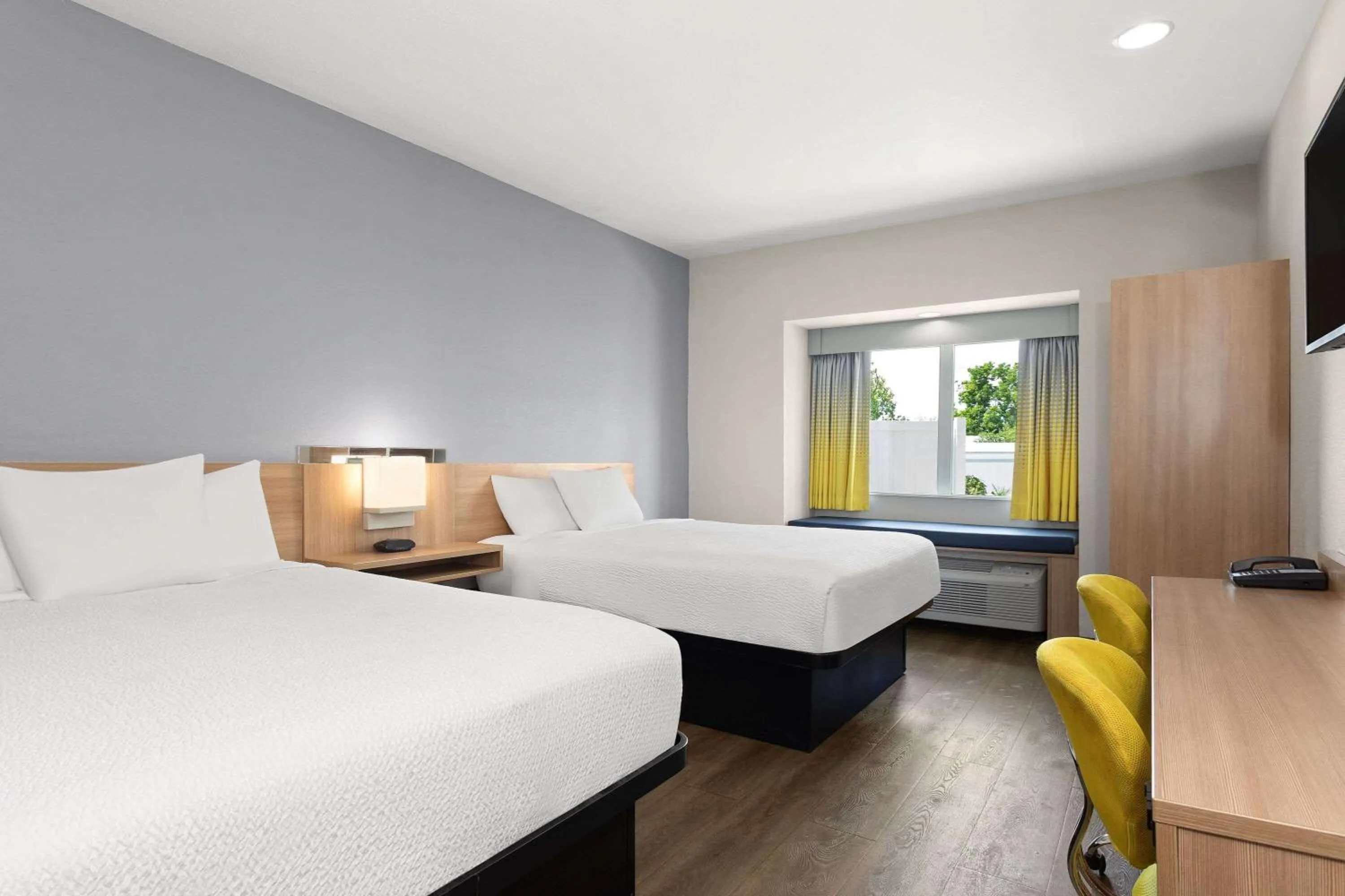 Photo of the whole room, Bed in Microtel Inn & Suites by Wyndham Panama City