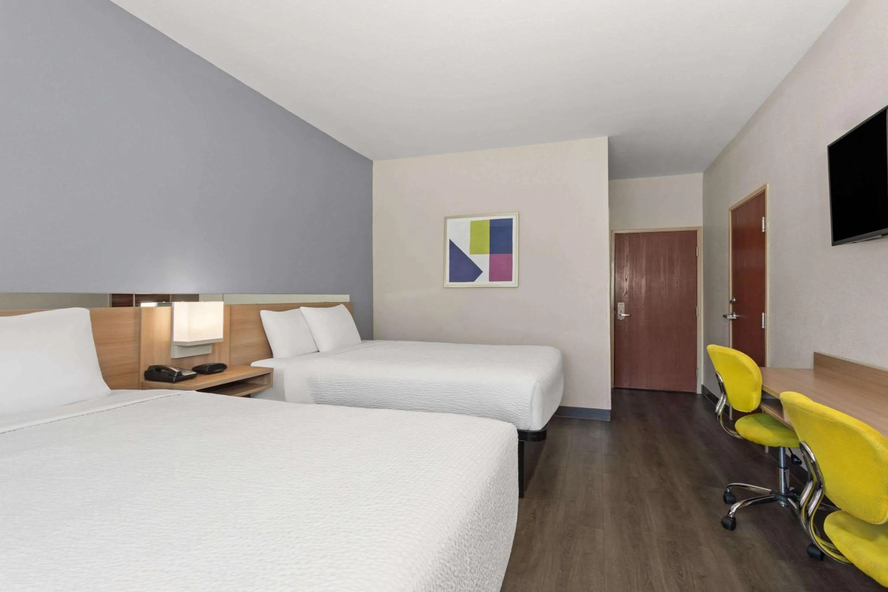 Photo of the whole room, Bed in Microtel Inn & Suites by Wyndham Panama City
