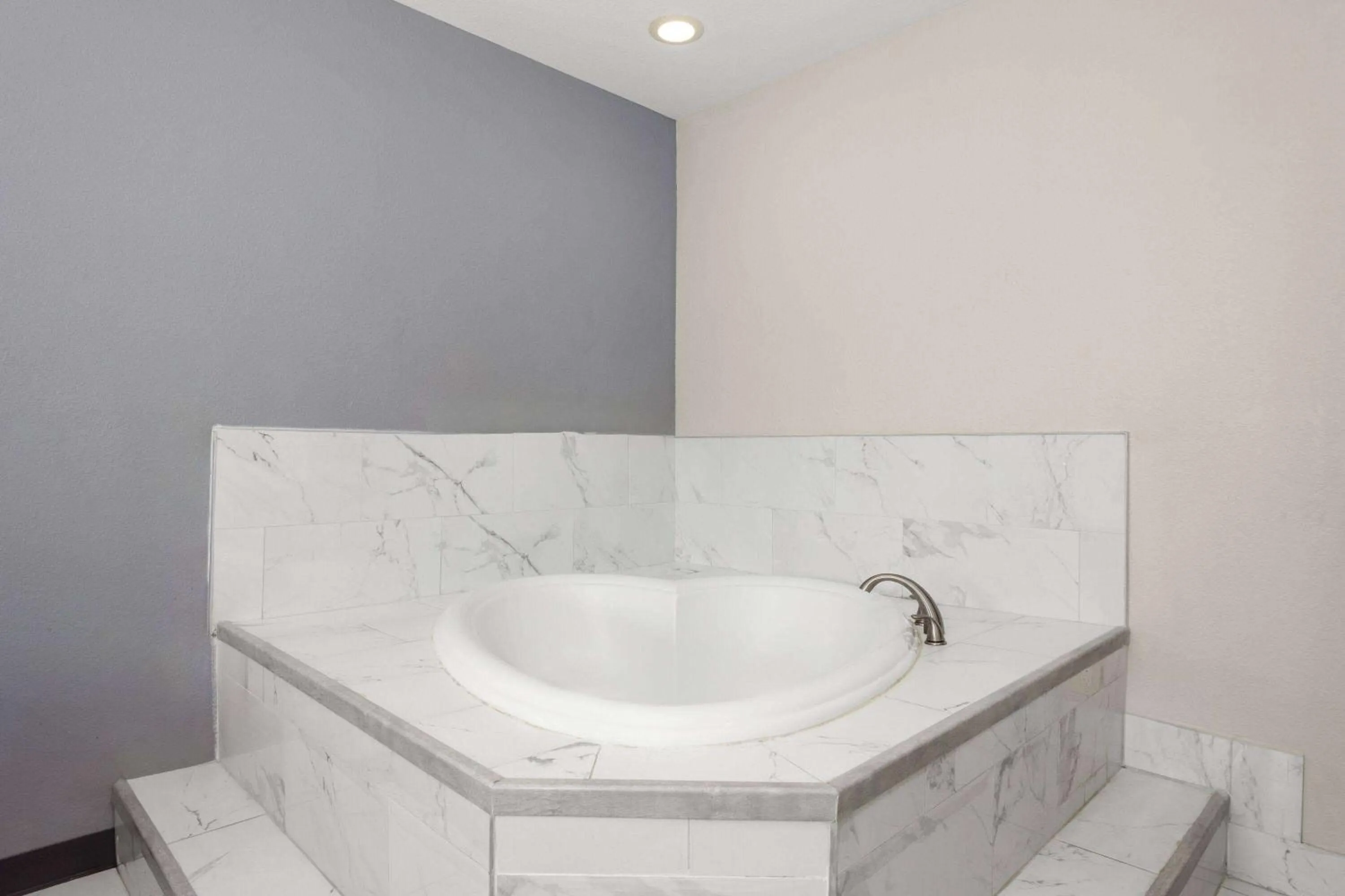 Bath in Microtel Inn & Suites by Wyndham Panama City