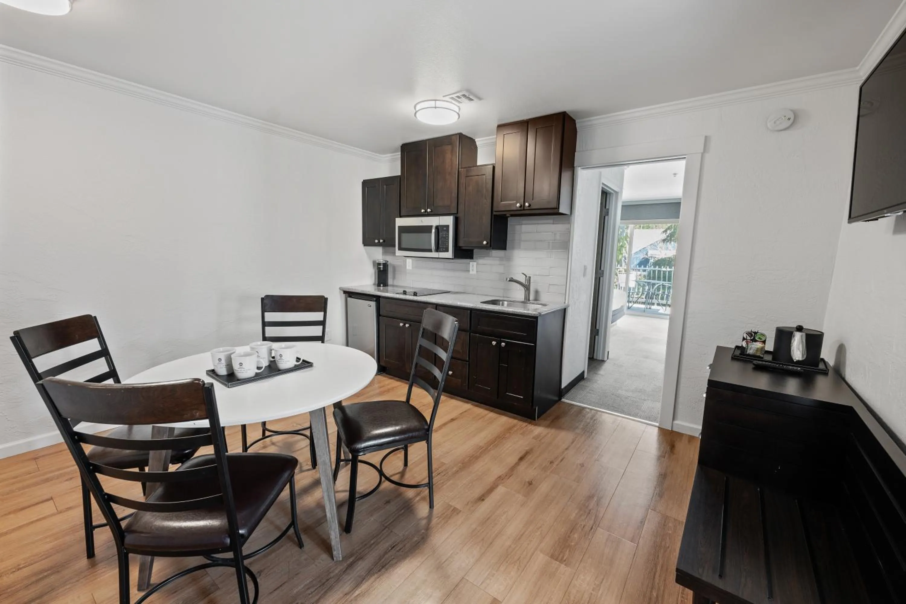 Kitchen or kitchenette in Best Western Wesley Inn & Suites