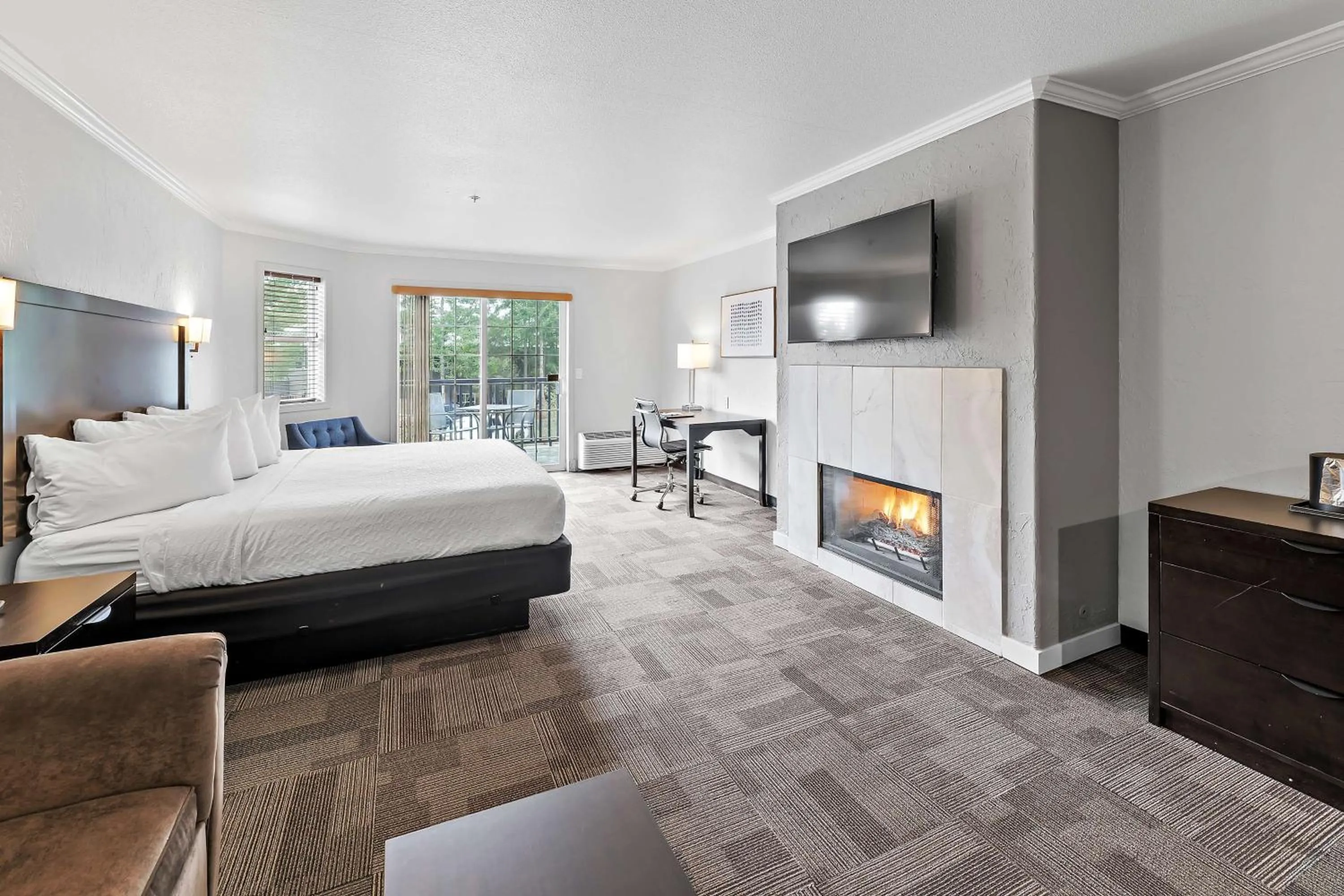 Bed in Best Western Wesley Inn & Suites