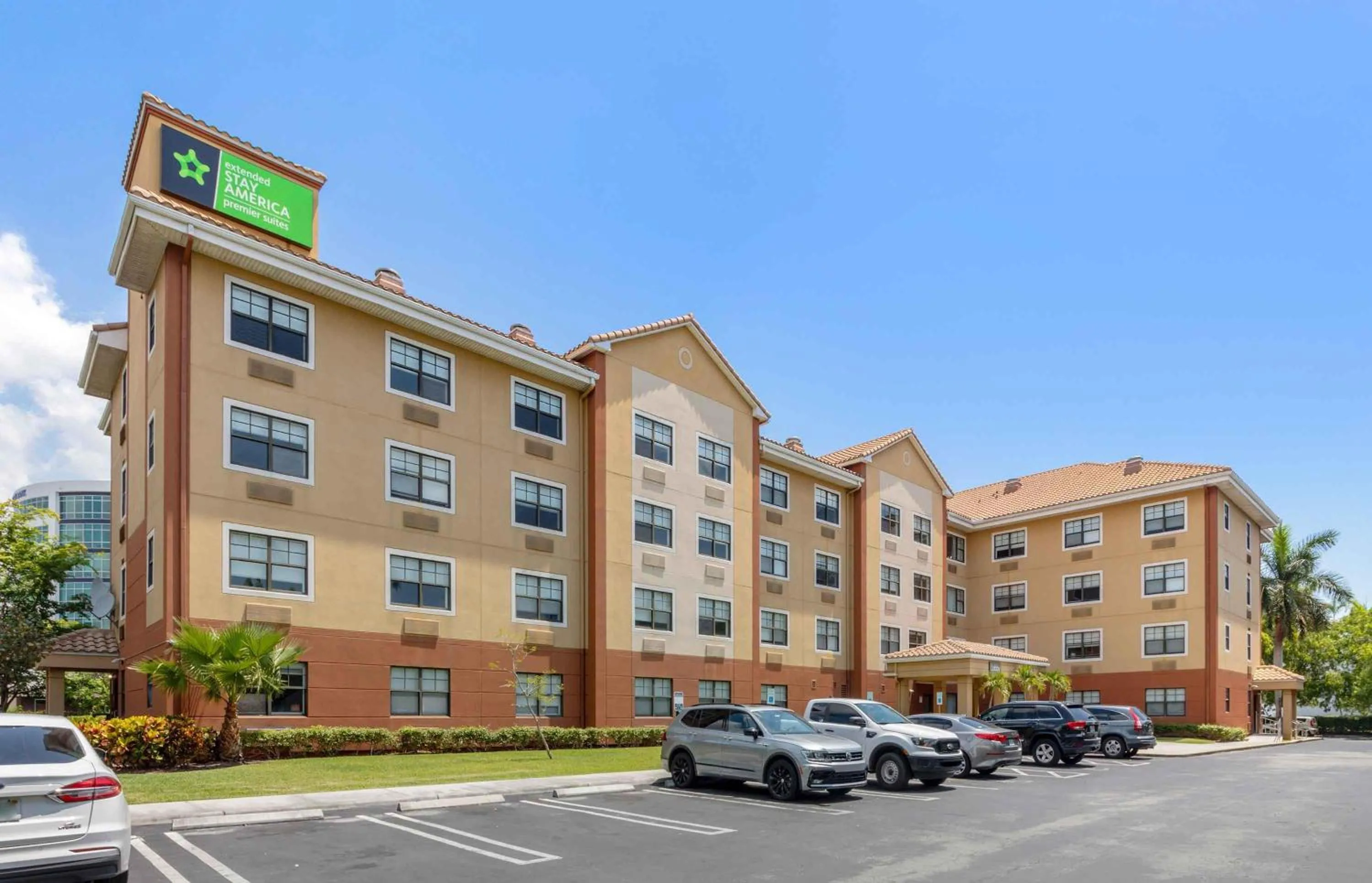 Property building in Extended Stay America Premier Suites - Miami - Airport - Doral - 87th Avenue South