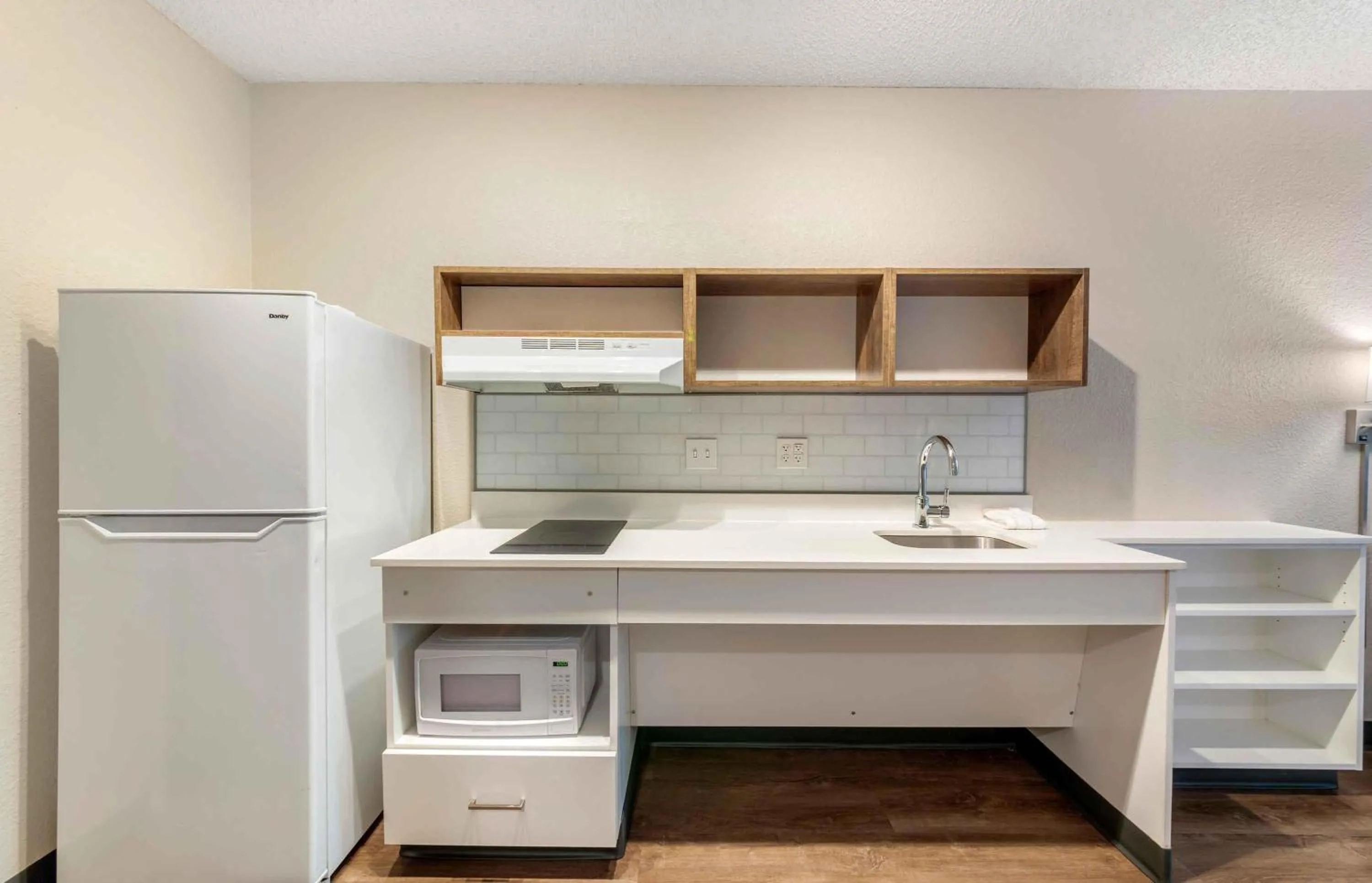Kitchen or kitchenette in Extended Stay America Premier Suites - Miami - Airport - Doral - 87th Avenue South
