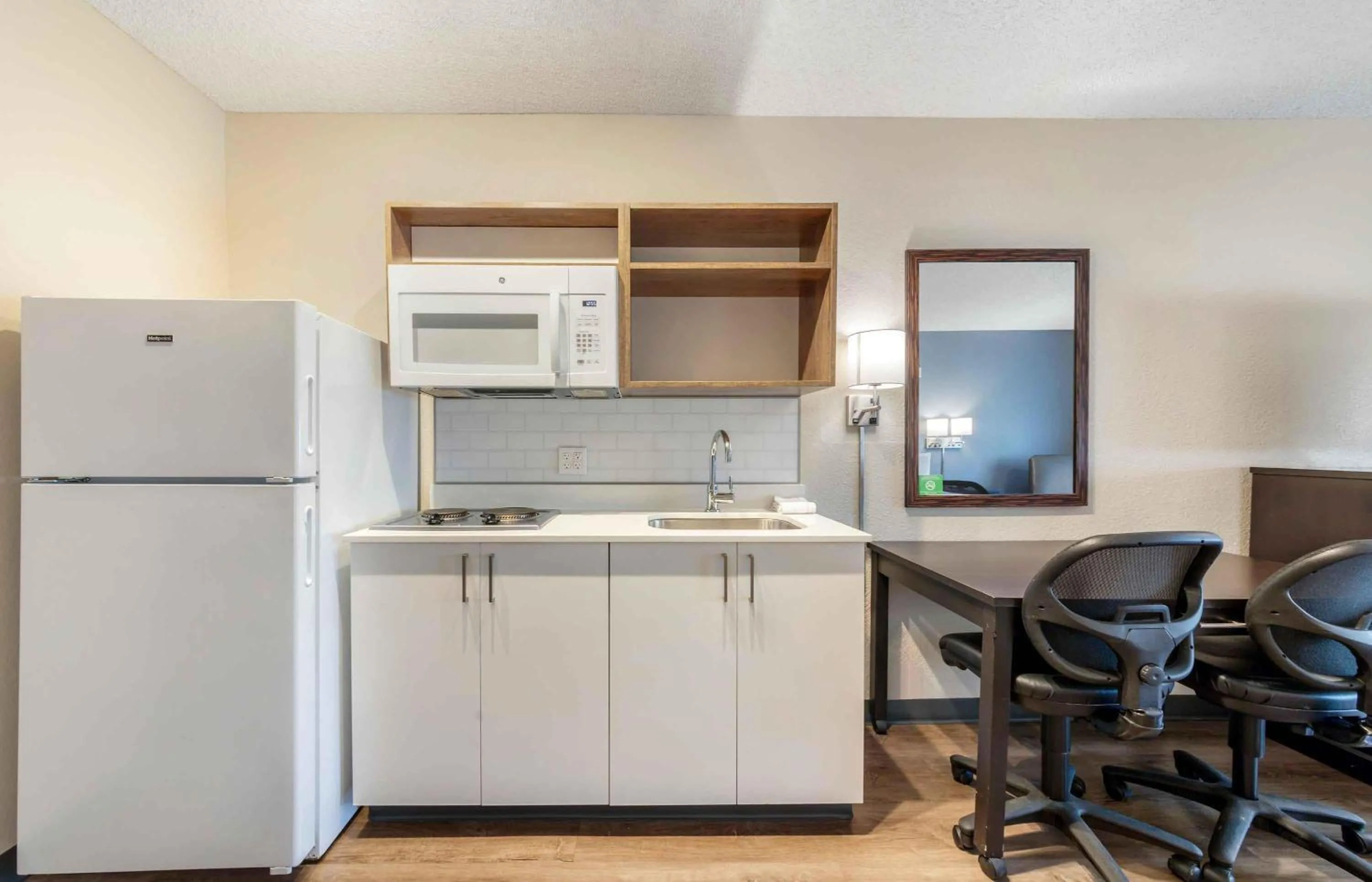 Kitchen or kitchenette in Extended Stay America Premier Suites - Miami - Airport - Doral - 87th Avenue South