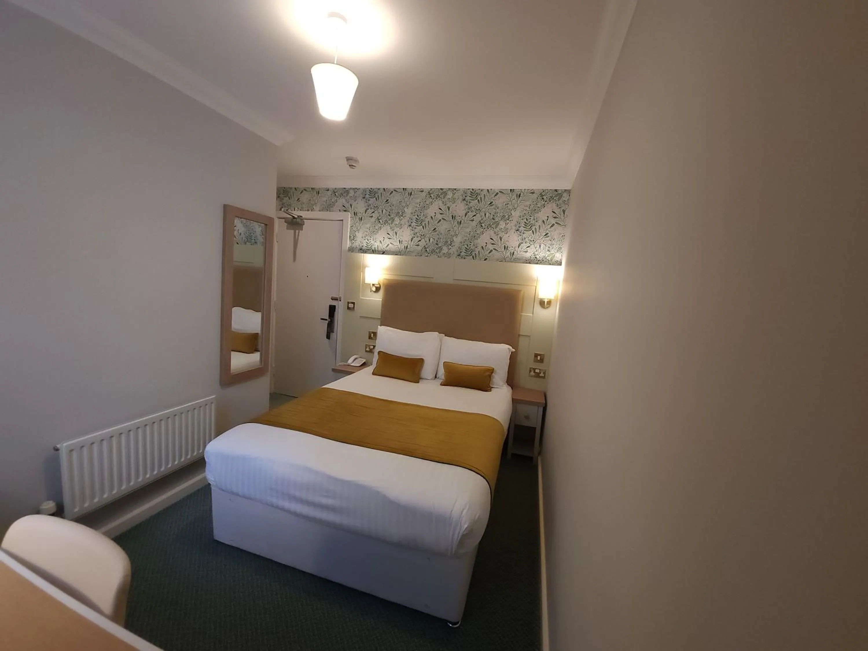 Bedroom, Bed in Stanton House Hotel