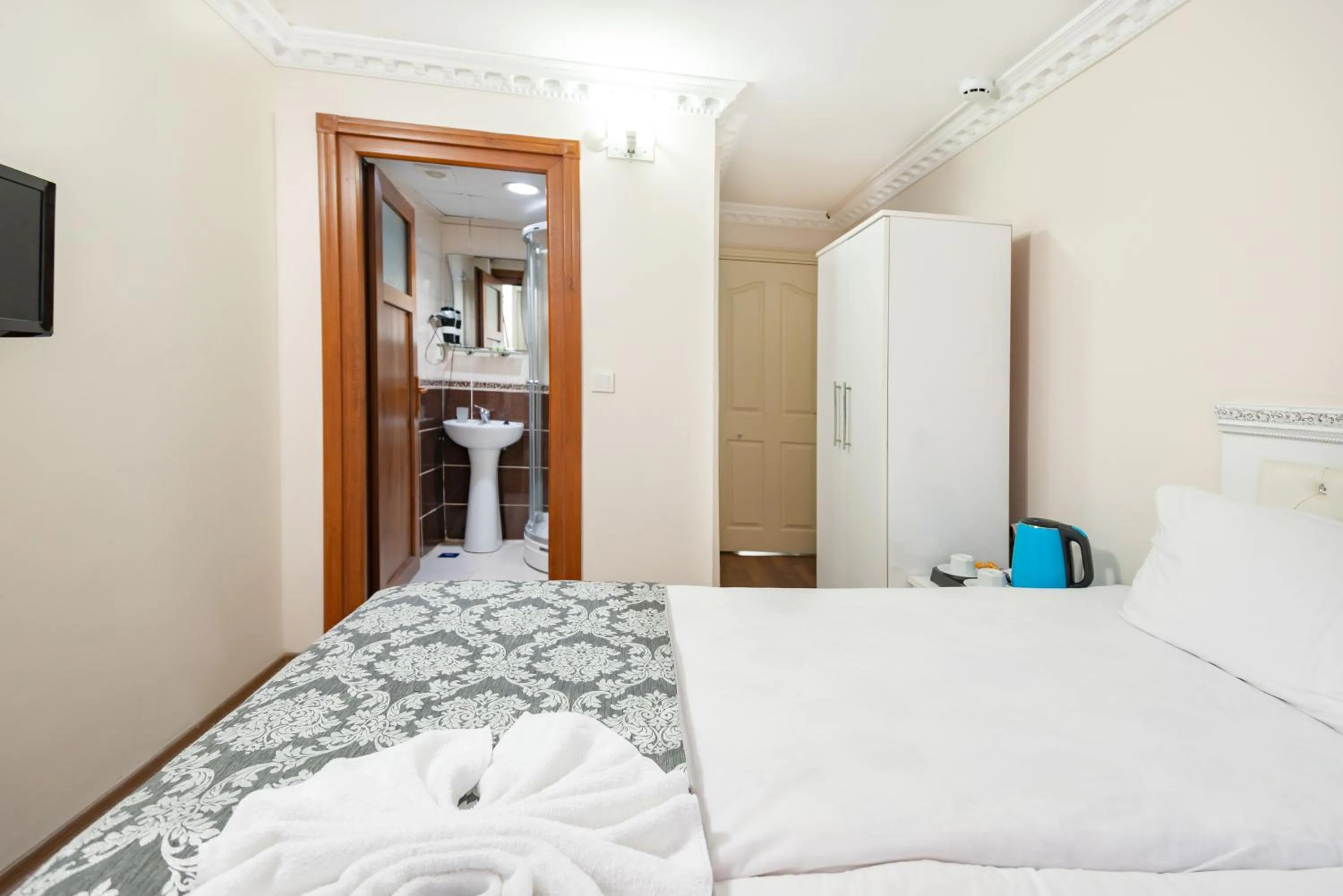 Photo of the whole room, Bed in Nar Hotel