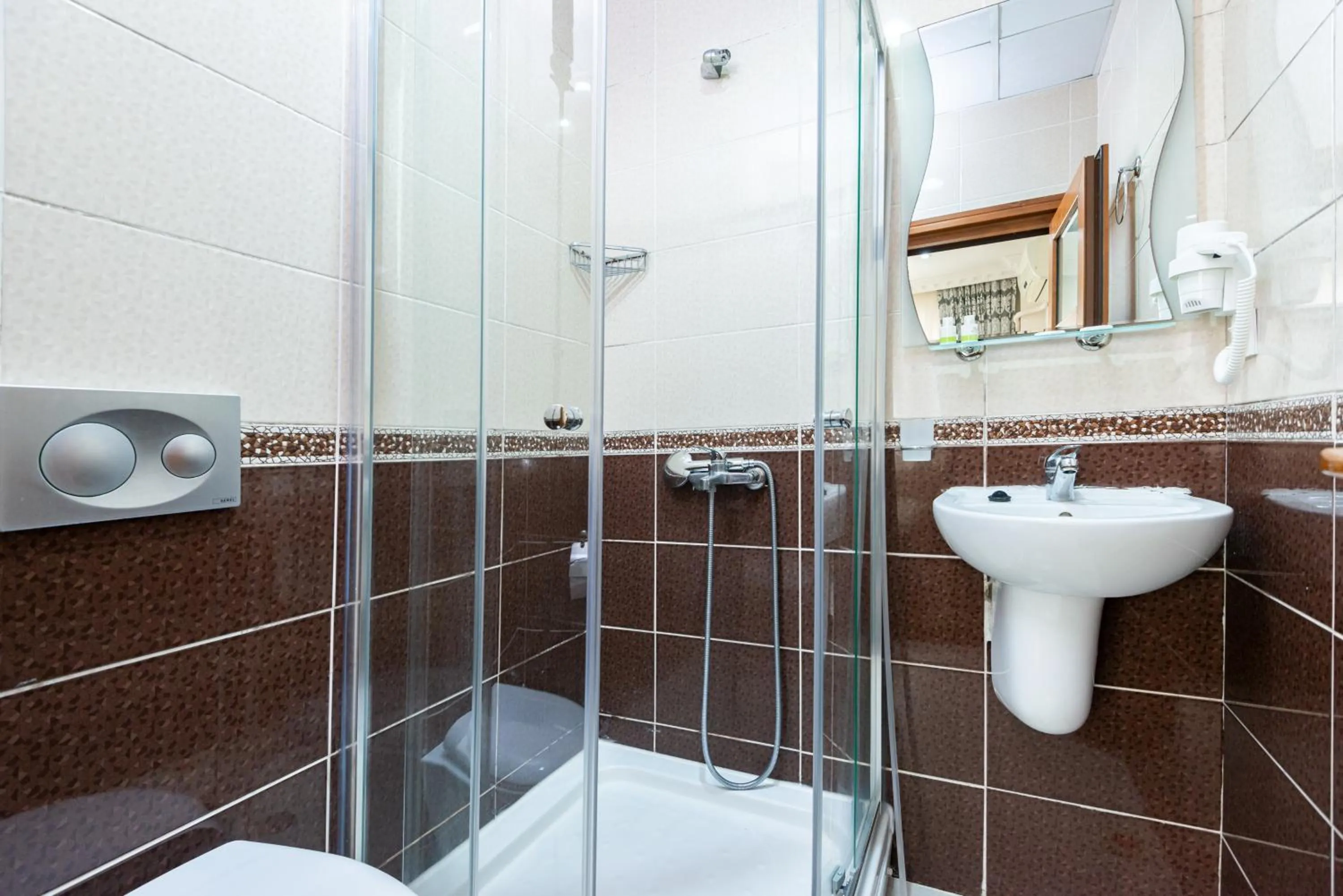 Bathroom in Nar Hotel