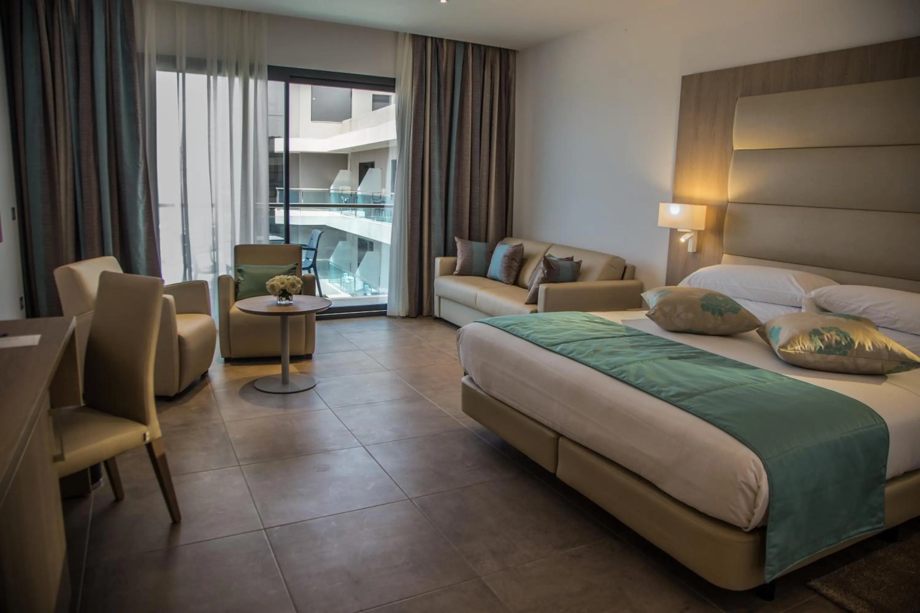 Bed in AZ Hôtels Zephyr