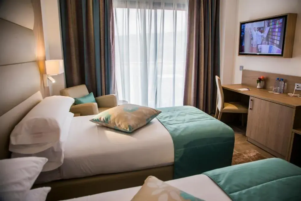 Twin Room with Mountain View in AZ Hôtels Zephyr Twin Room with Mountain View in AZ Hôtels Zephyr