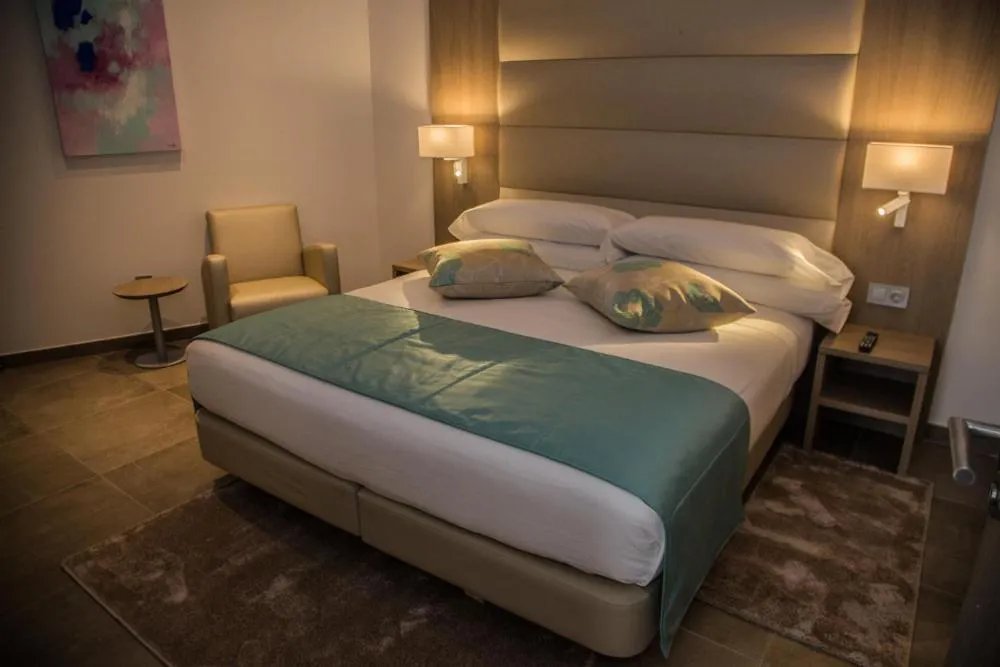 Bed in AZ Hôtels Zephyr