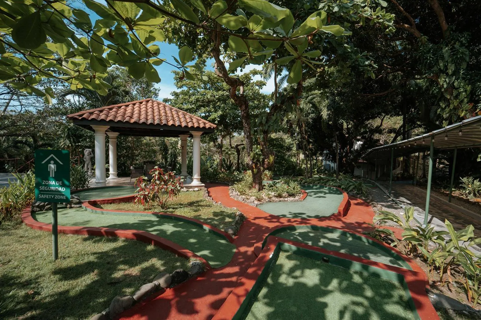 Minigolf in Parador Nature Resort and Spa