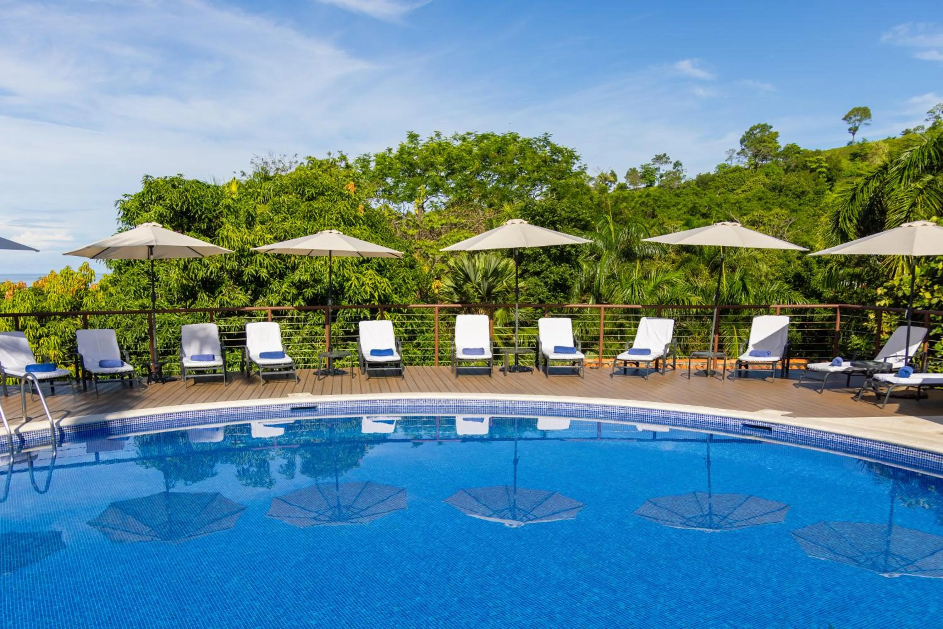 Swimming pool in Parador Nature Resort and Spa